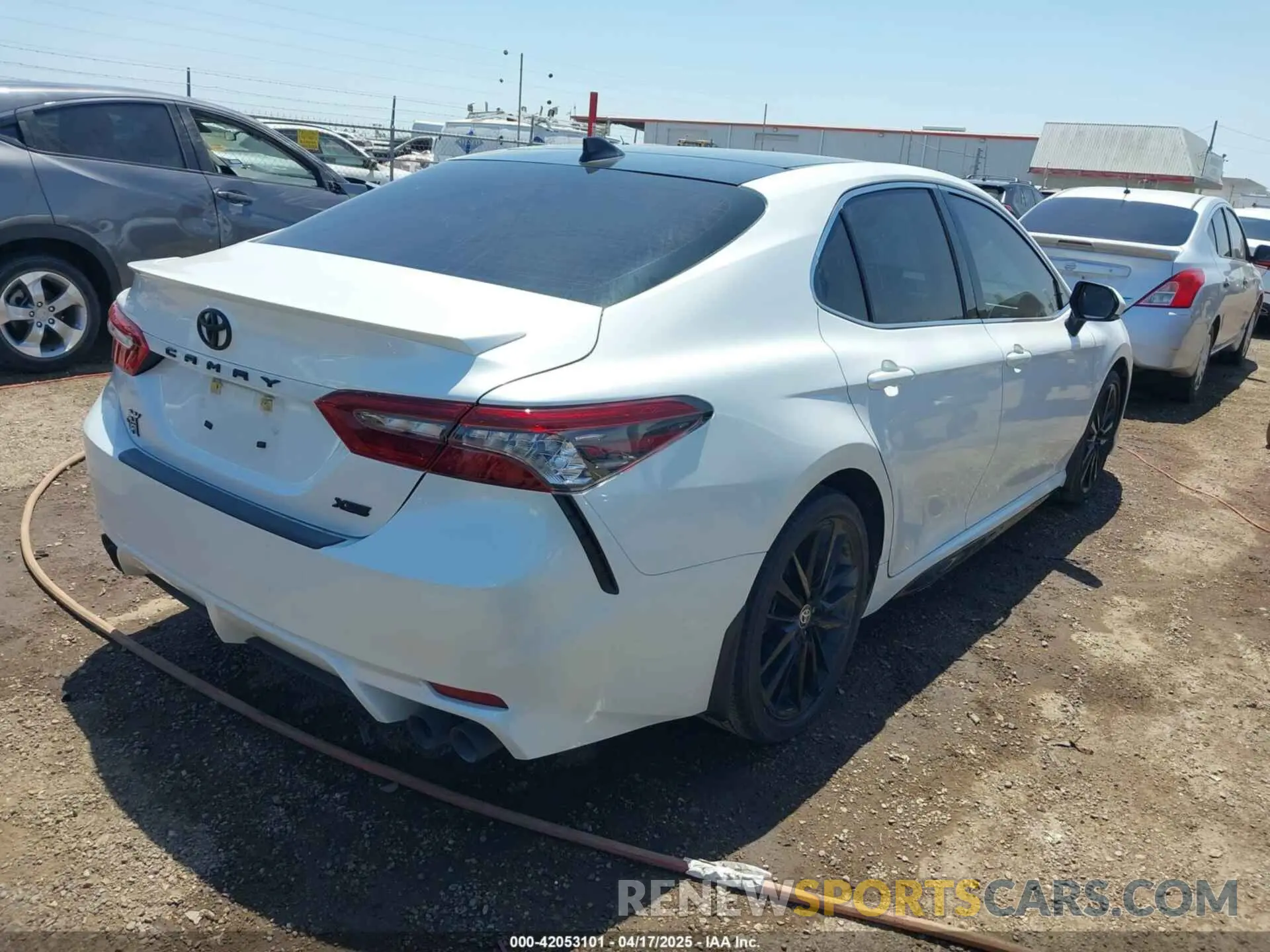 4 Photograph of a damaged car 4T1K61AKXNU710550 TOYOTA CAMRY 2022