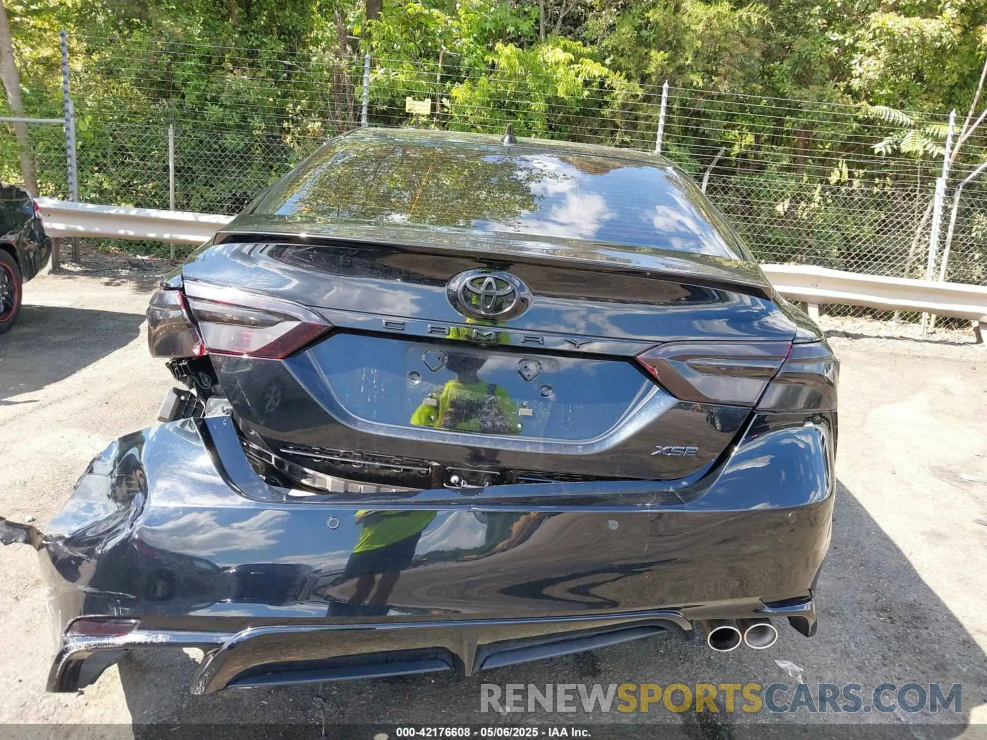 16 Photograph of a damaged car 4T1KZ1AK2NU064511 TOYOTA CAMRY 2022