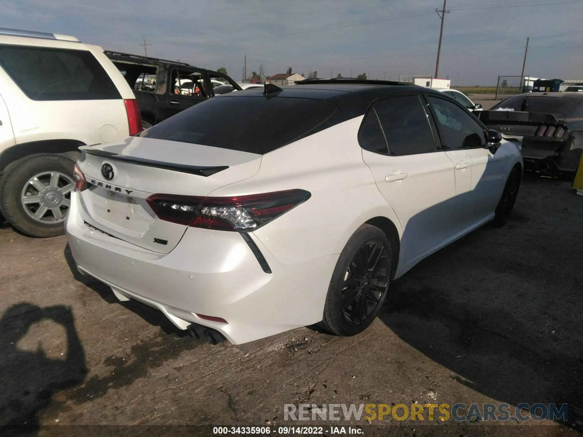 4 Photograph of a damaged car 4T1KZ1AK3NU061844 TOYOTA CAMRY 2022
