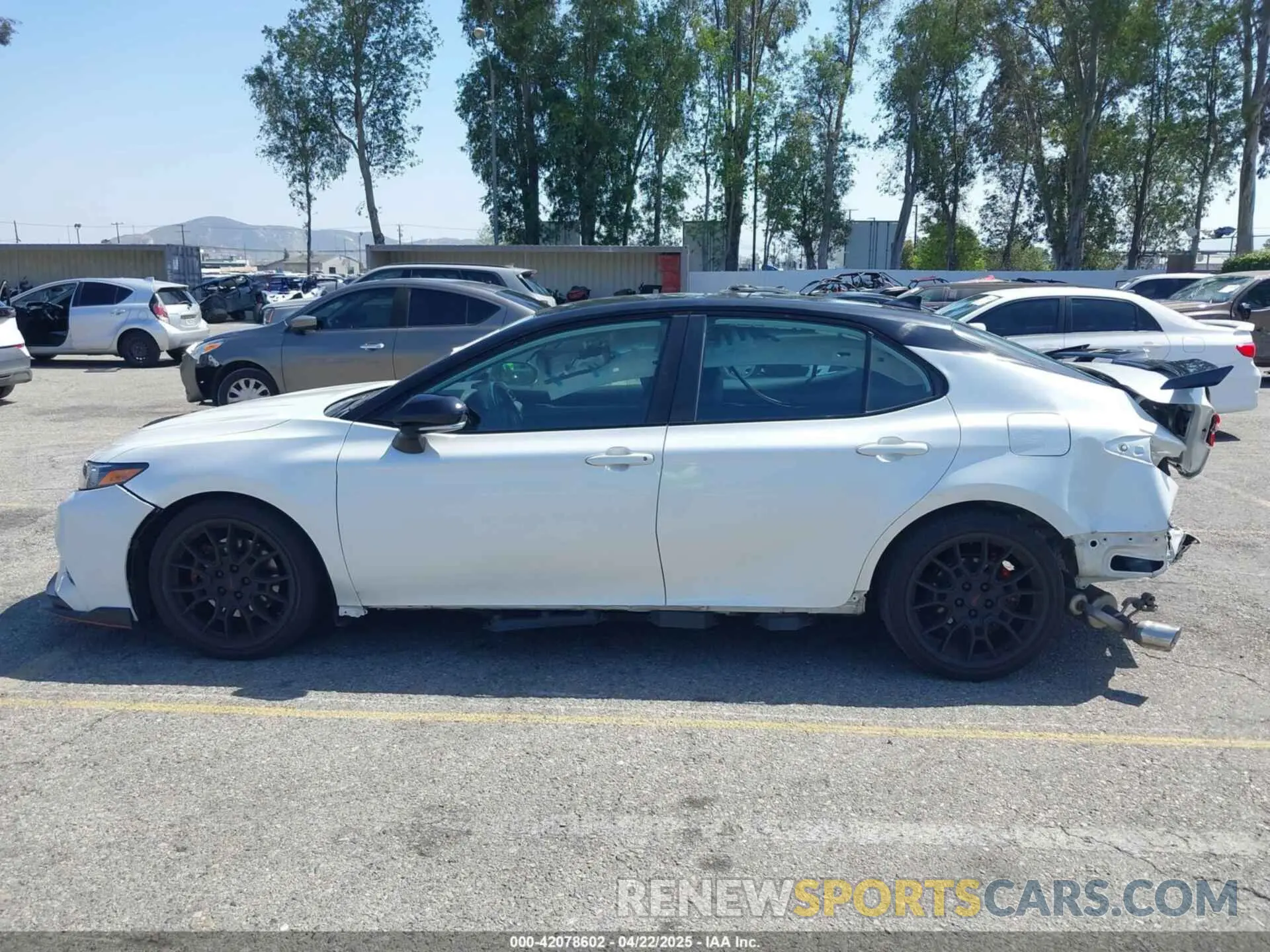 15 Photograph of a damaged car 4T1KZ1AK6NU066620 TOYOTA CAMRY 2022