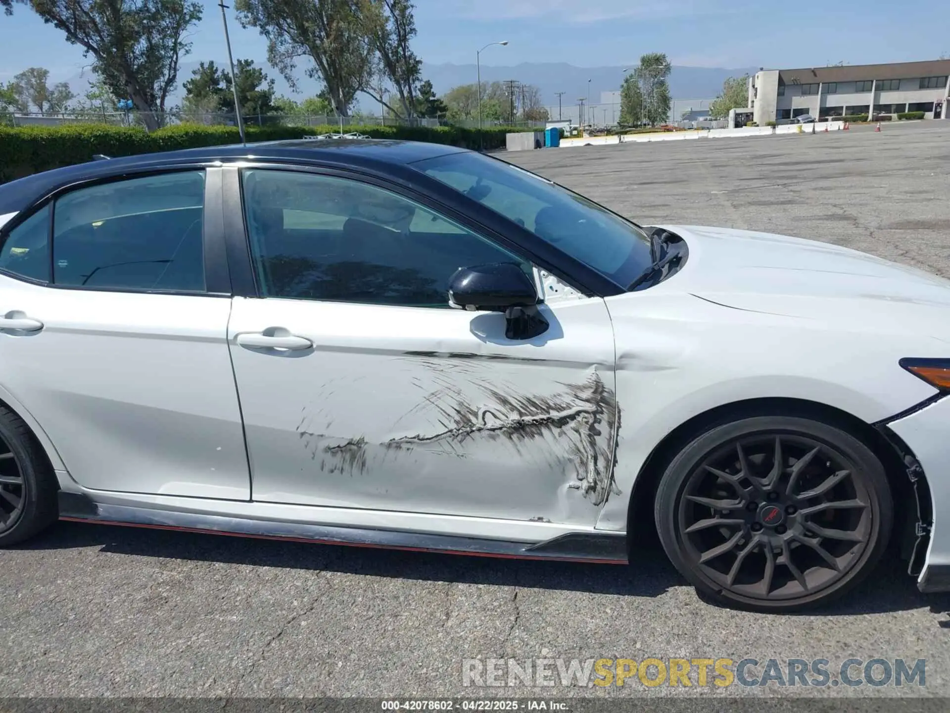 19 Photograph of a damaged car 4T1KZ1AK6NU066620 TOYOTA CAMRY 2022
