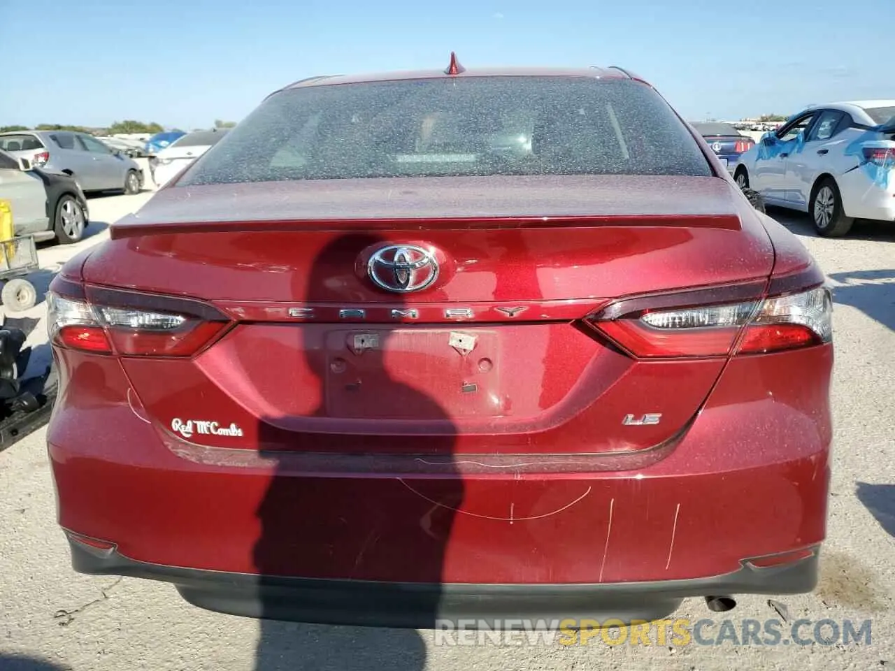 6 Photograph of a damaged car 4T1R11AK0NU630946 TOYOTA CAMRY 2022