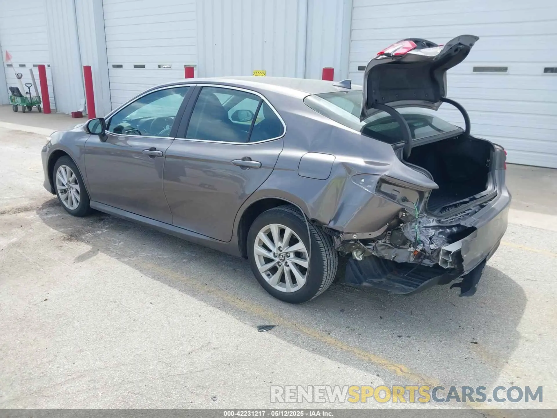 3 Photograph of a damaged car 4T1R11AK9NU658132 TOYOTA CAMRY 2022
