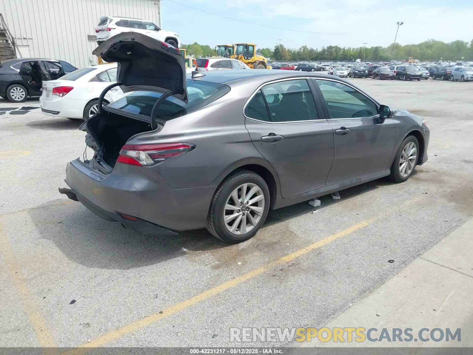 4 Photograph of a damaged car 4T1R11AK9NU658132 TOYOTA CAMRY 2022