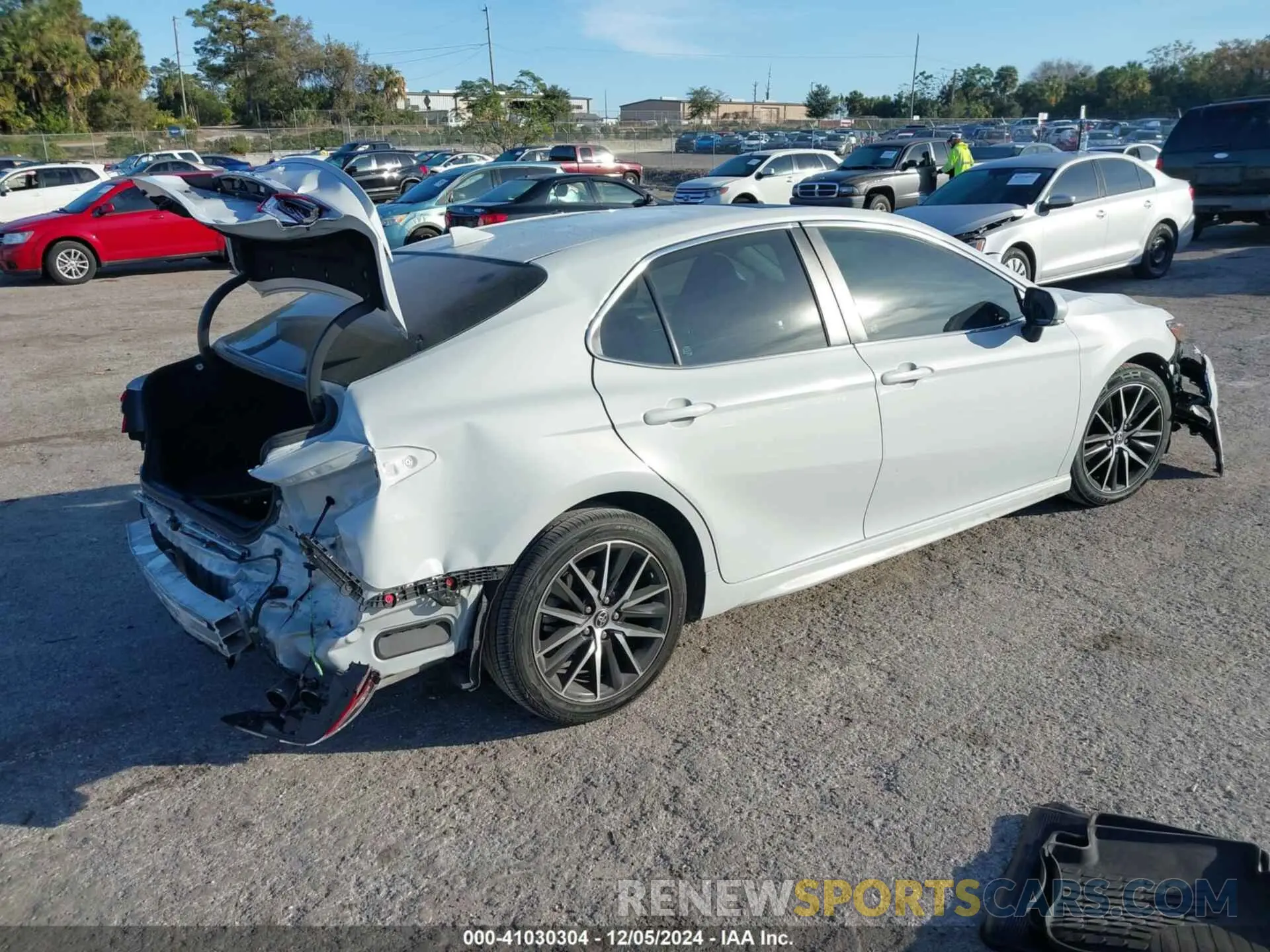 4 Фотография поврежденного автомобиля 4T1S11AK5NU048424 TOYOTA CAMRY 2022