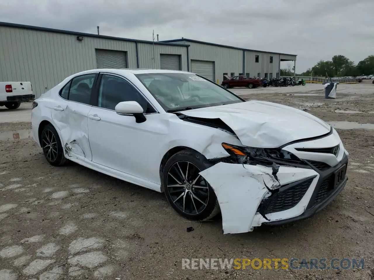4 Photograph of a damaged car 4T1S11AKXNU686782 TOYOTA CAMRY 2022