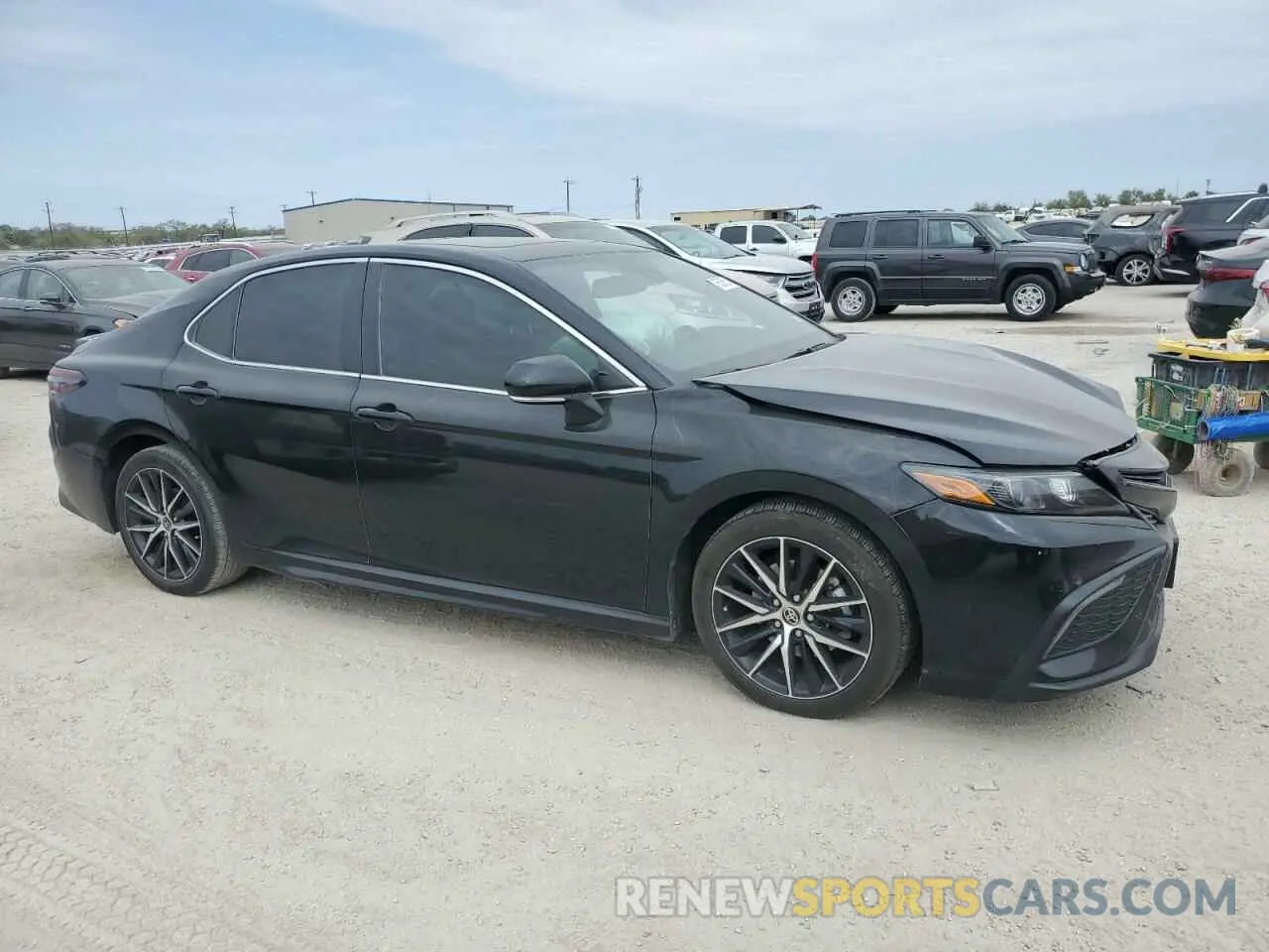 4 Photograph of a damaged car 4T1S31AK0NU586359 TOYOTA CAMRY 2022