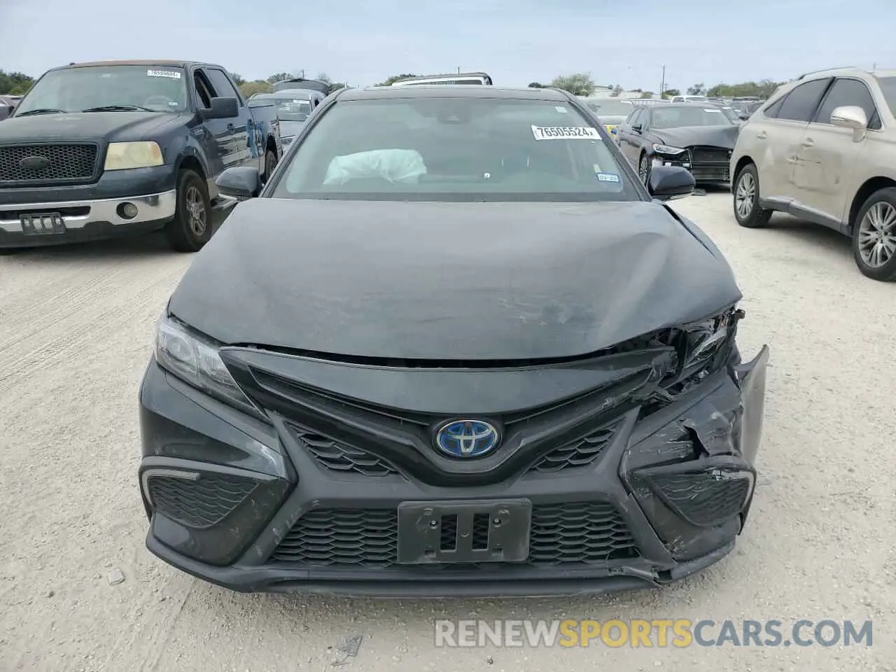 5 Photograph of a damaged car 4T1S31AK0NU586359 TOYOTA CAMRY 2022