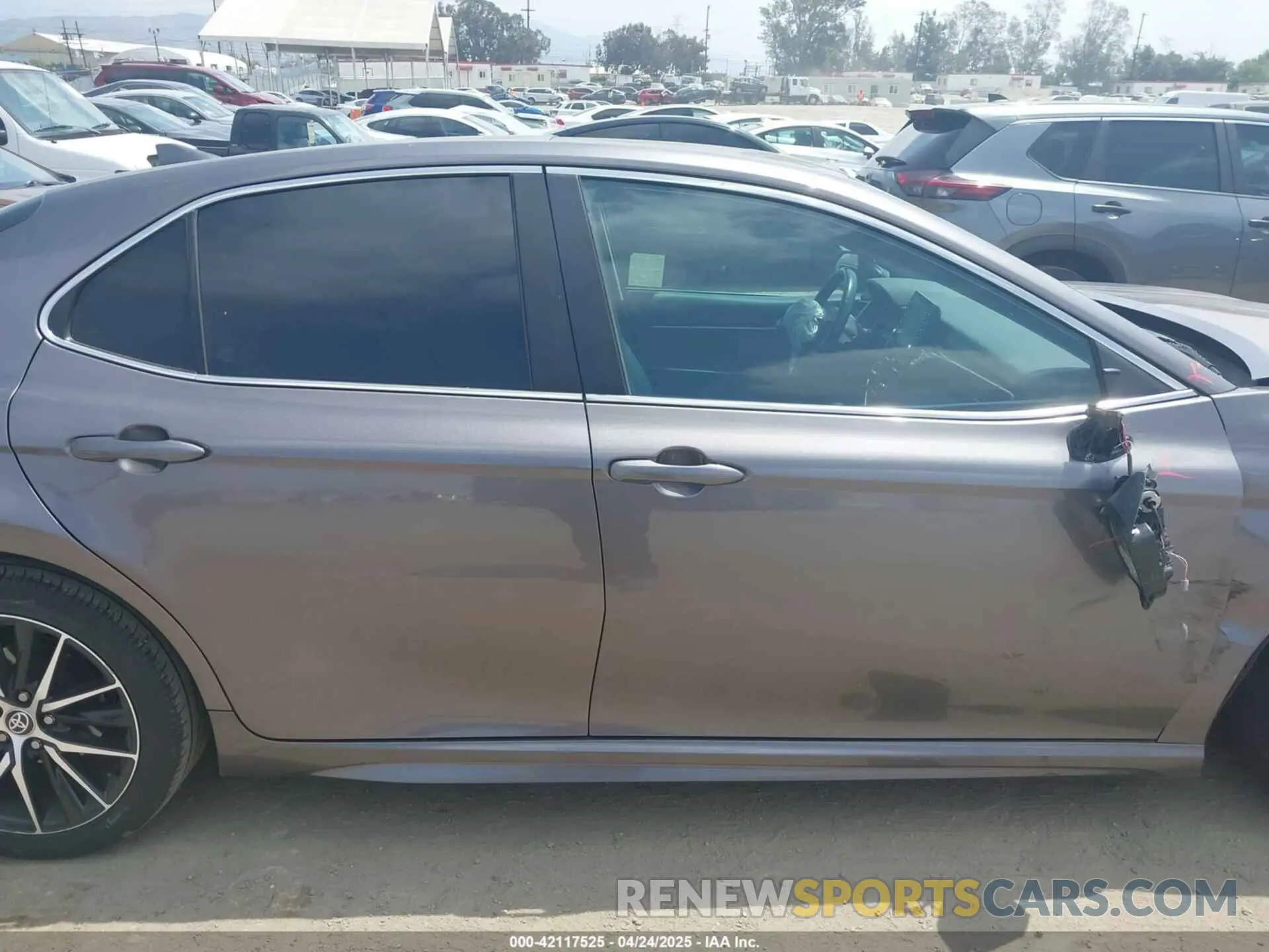 13 Photograph of a damaged car 4T1S31AK8NU582270 TOYOTA CAMRY 2022