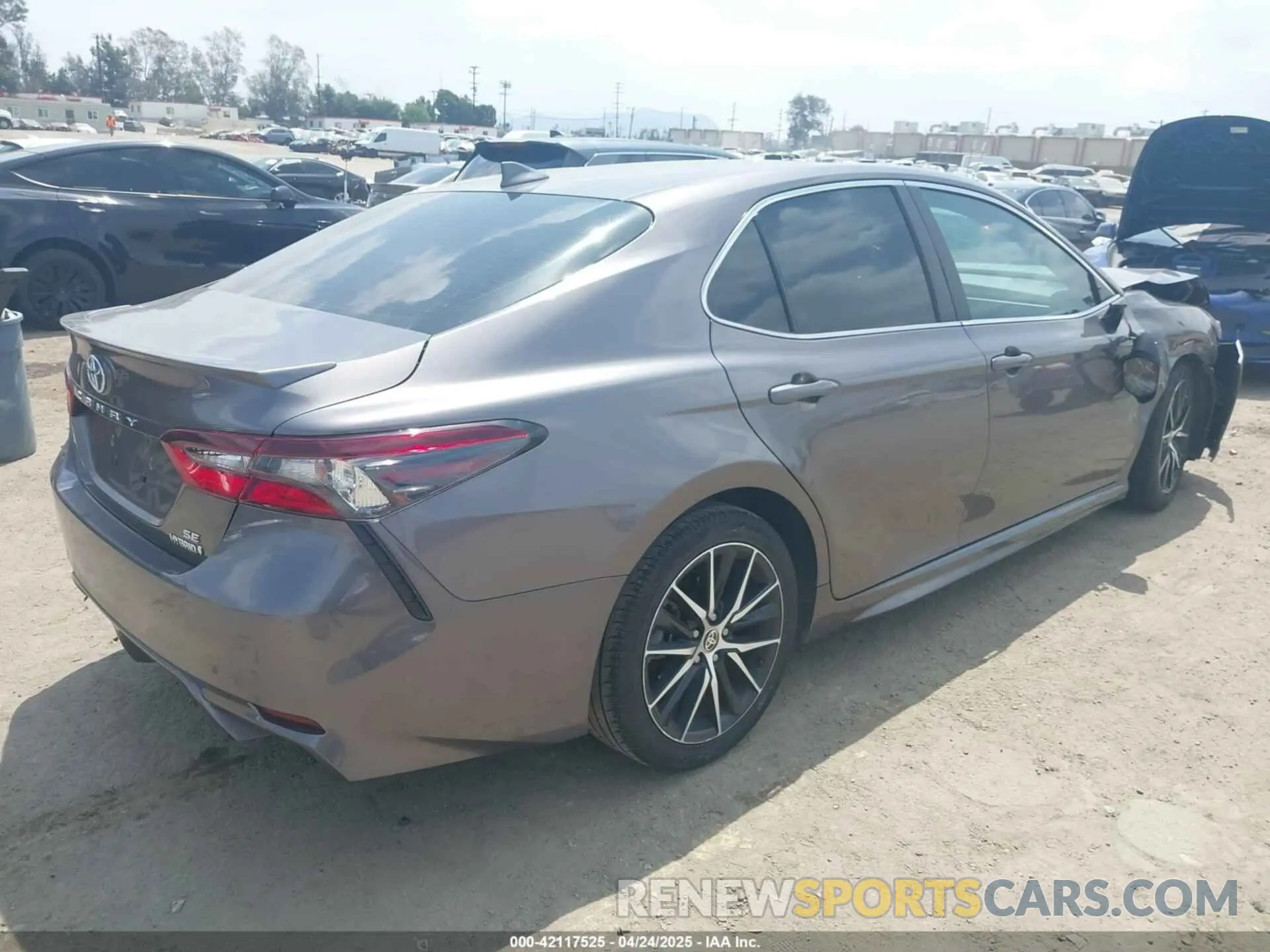 4 Photograph of a damaged car 4T1S31AK8NU582270 TOYOTA CAMRY 2022