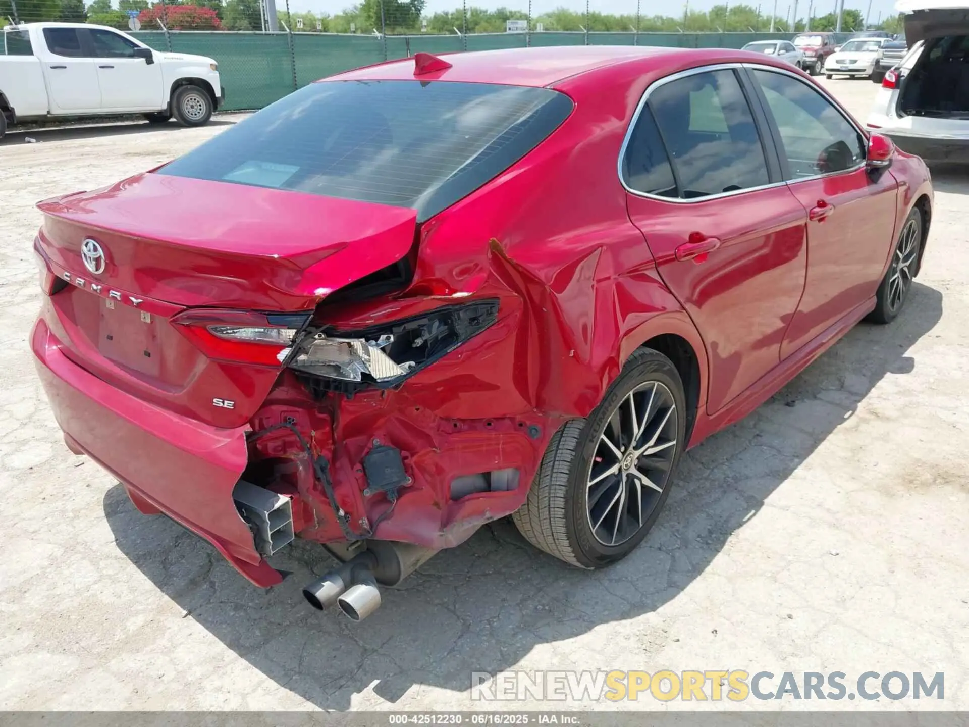 4 Photograph of a damaged car 4T1T11AK0NU498938 TOYOTA CAMRY 2022