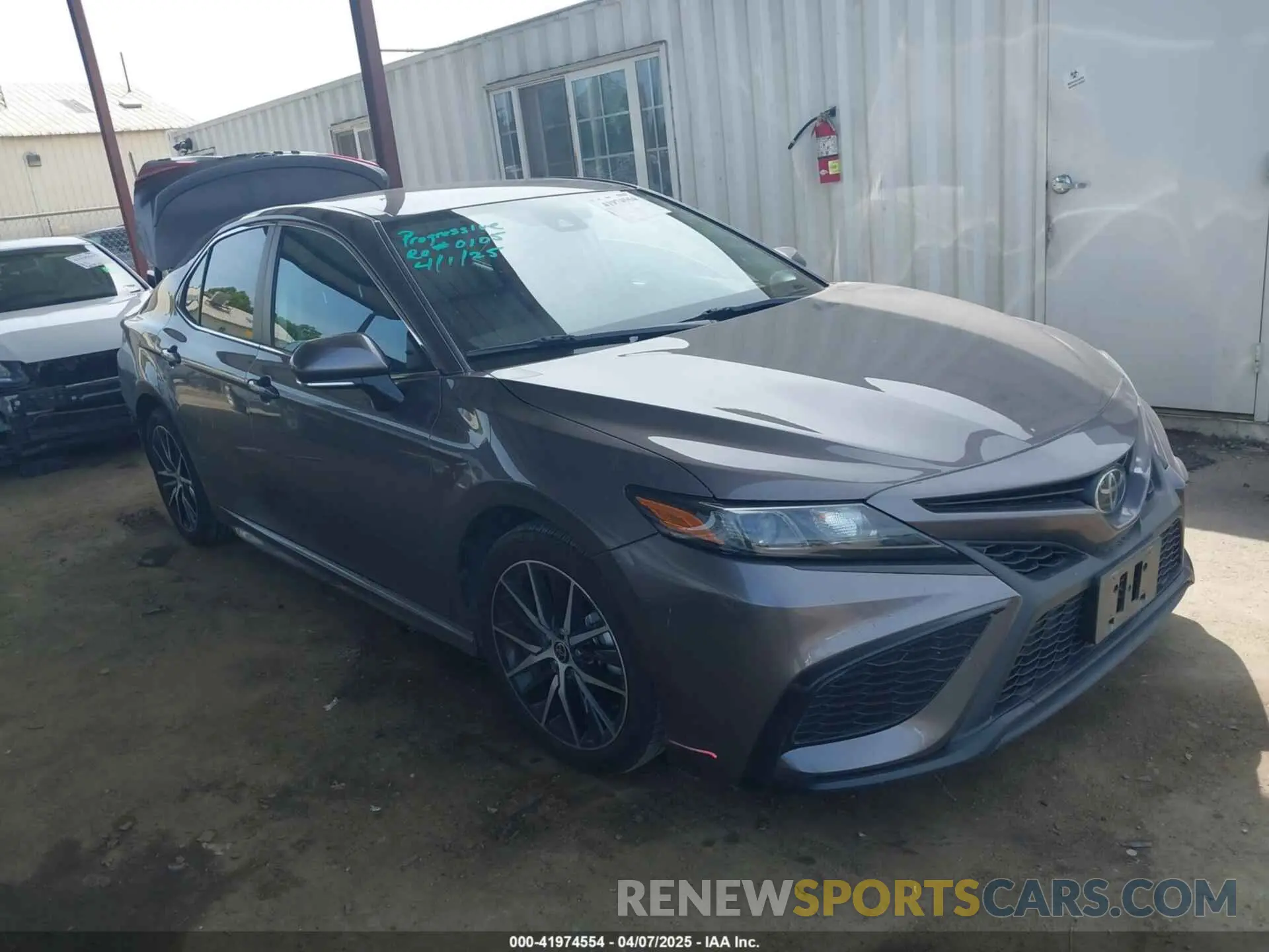 1 Photograph of a damaged car 4T1T11AK1NU672466 TOYOTA CAMRY 2022