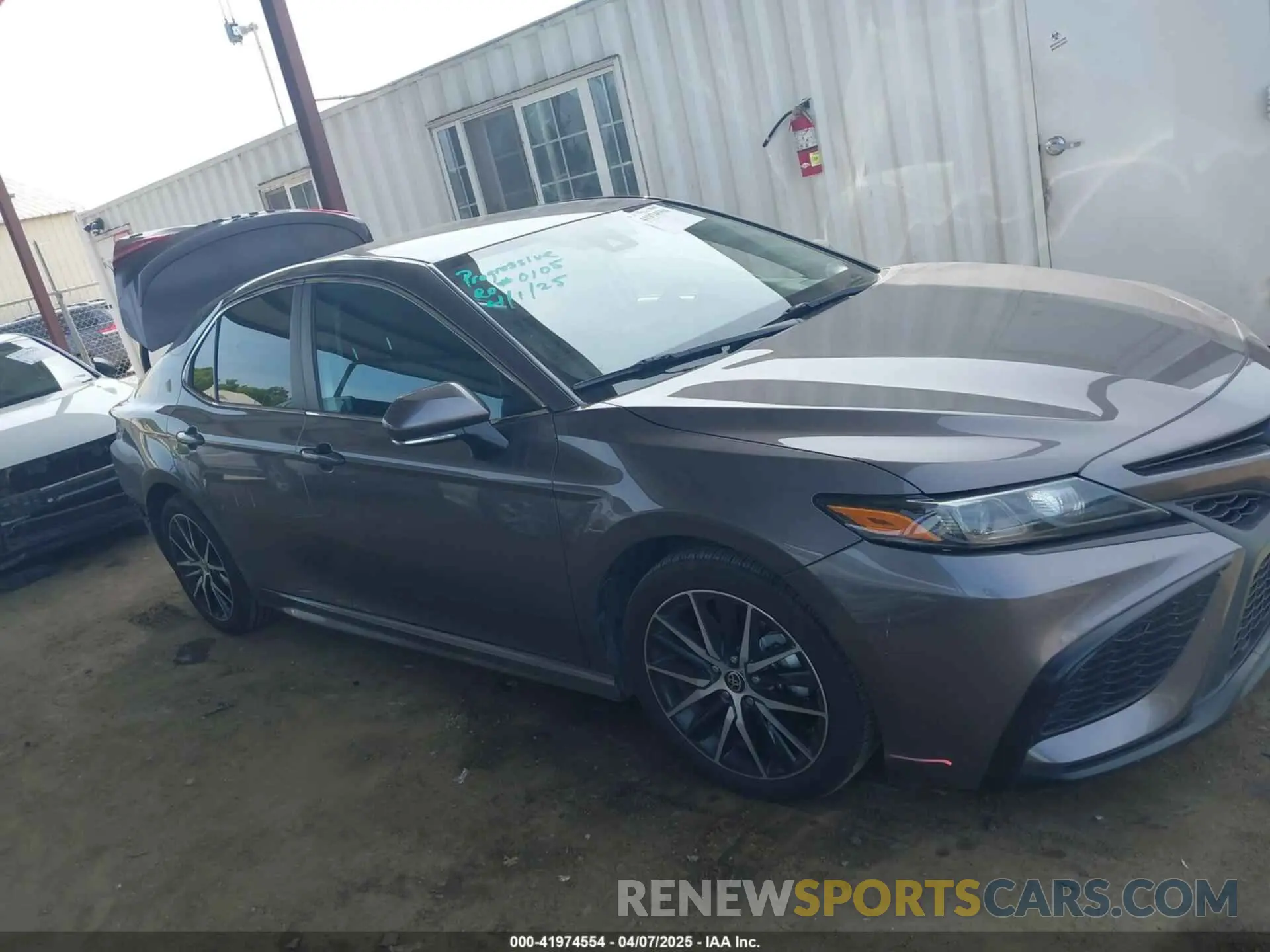 14 Photograph of a damaged car 4T1T11AK1NU672466 TOYOTA CAMRY 2022
