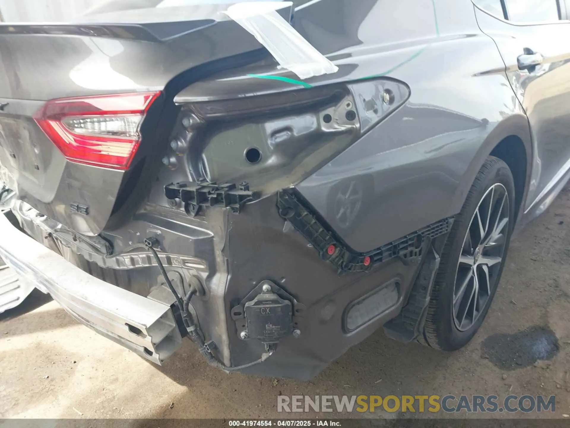 6 Photograph of a damaged car 4T1T11AK1NU672466 TOYOTA CAMRY 2022