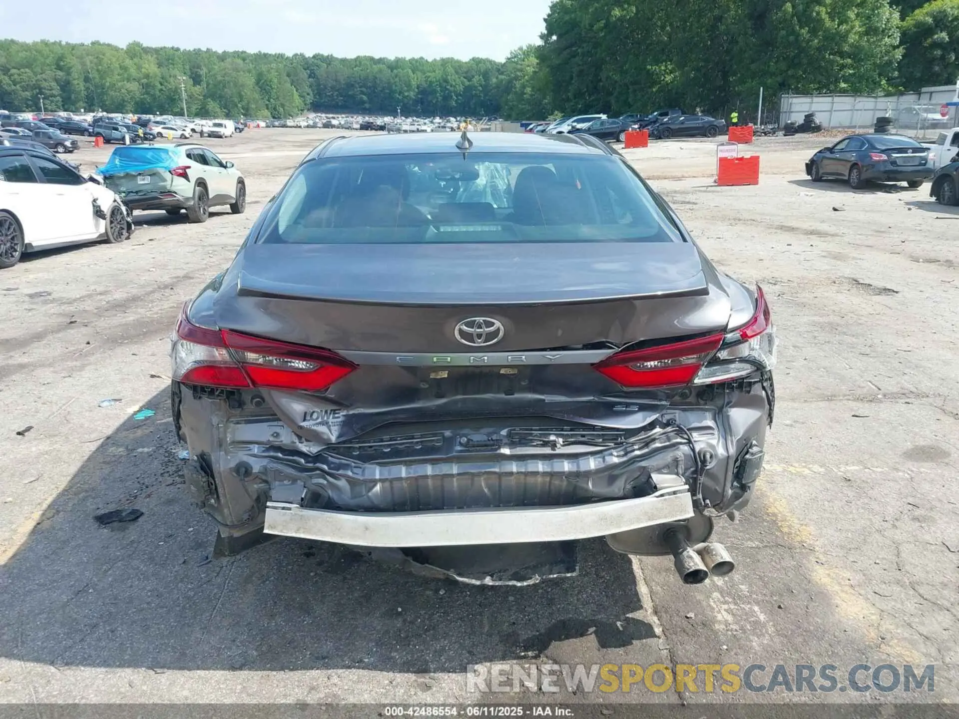 16 Photograph of a damaged car 4T1T11AK3NU638464 TOYOTA CAMRY 2022