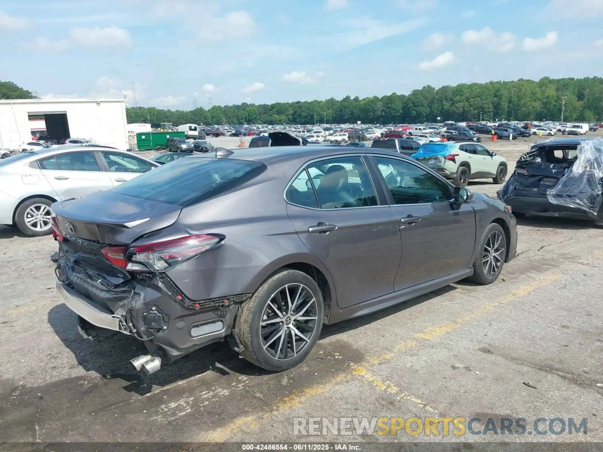 4 Photograph of a damaged car 4T1T11AK3NU638464 TOYOTA CAMRY 2022