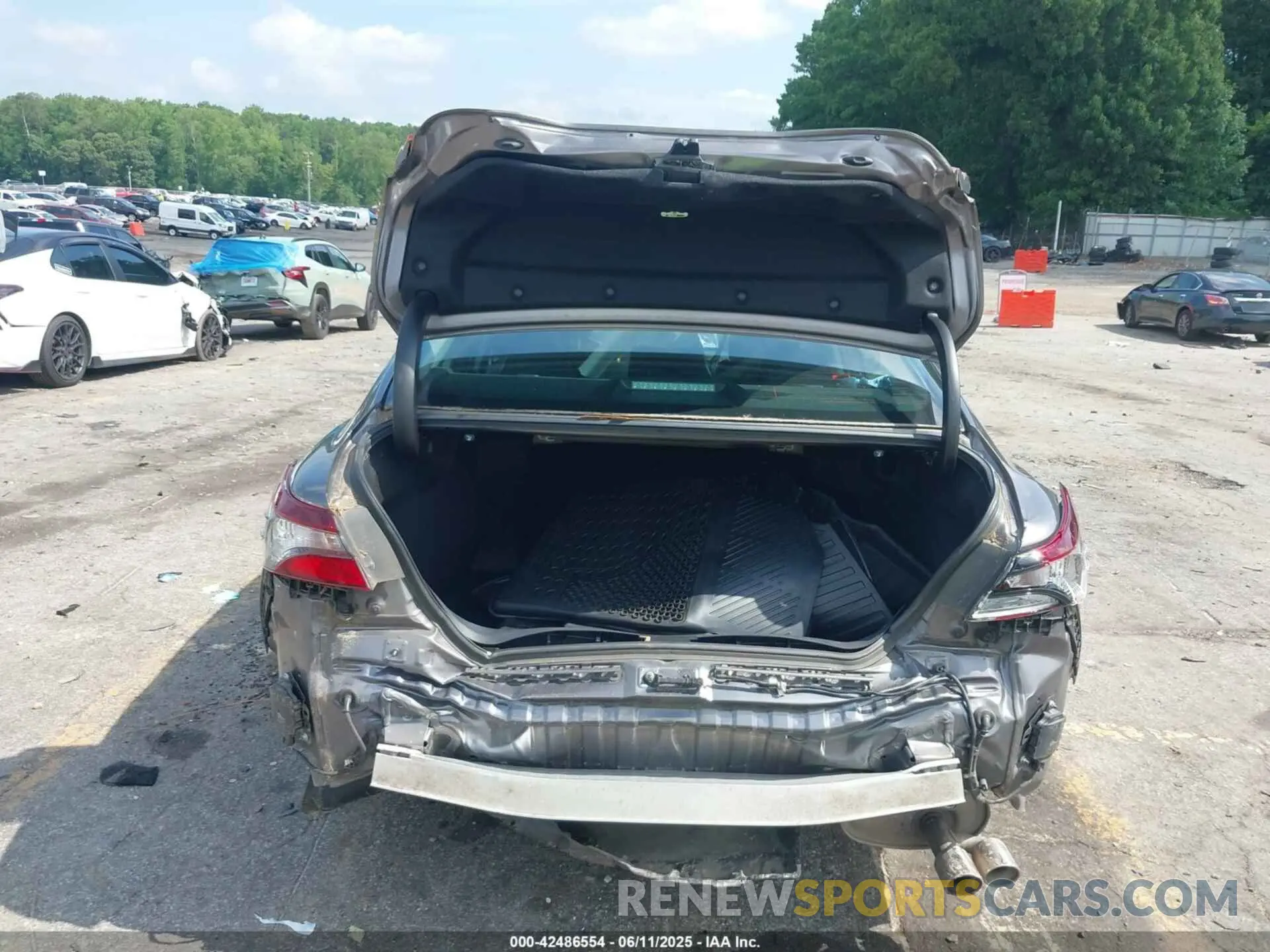 6 Photograph of a damaged car 4T1T11AK3NU638464 TOYOTA CAMRY 2022