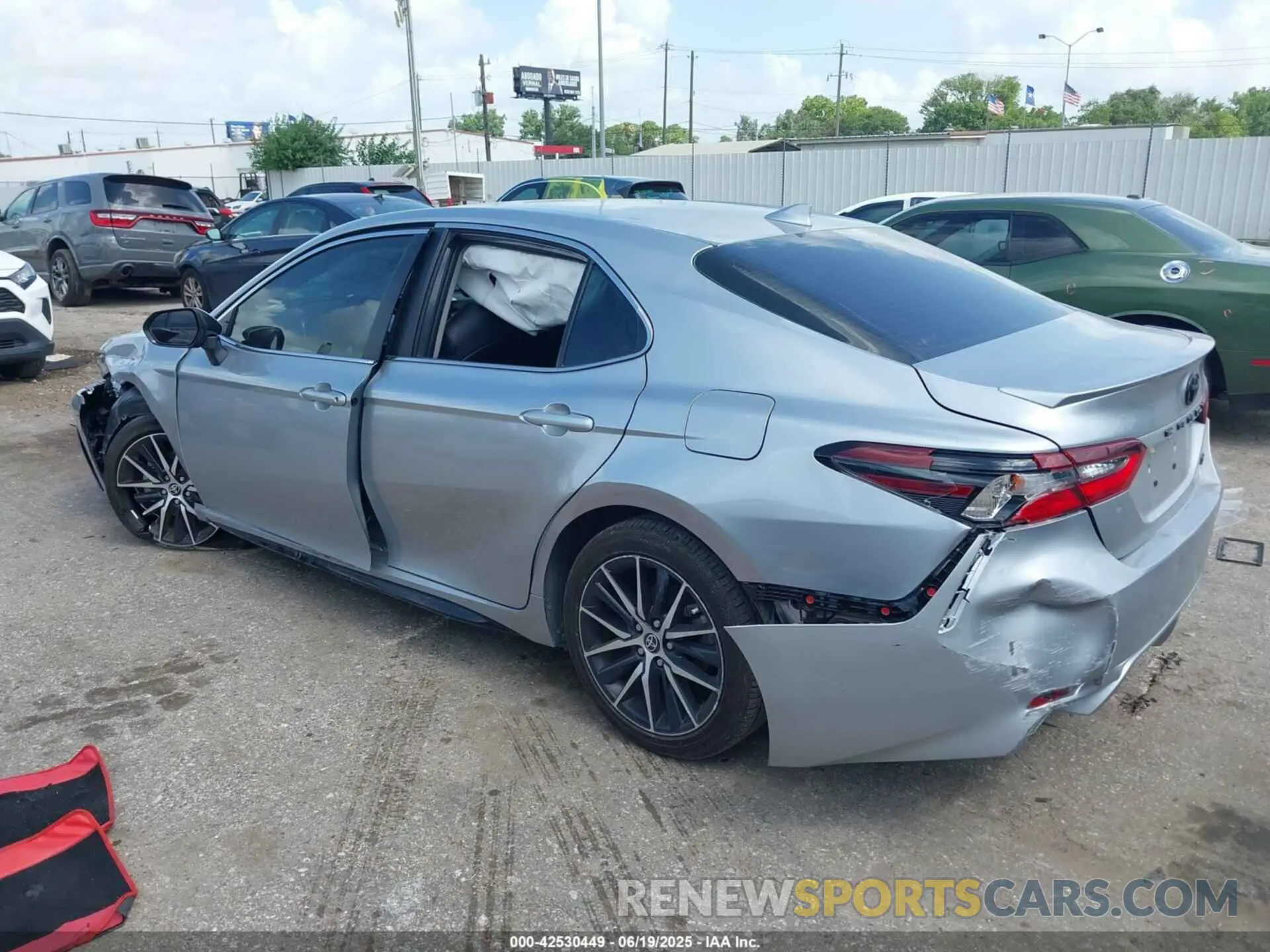 3 Фотография поврежденного автомобиля 4T1T11AK3NU643468 TOYOTA CAMRY 2022