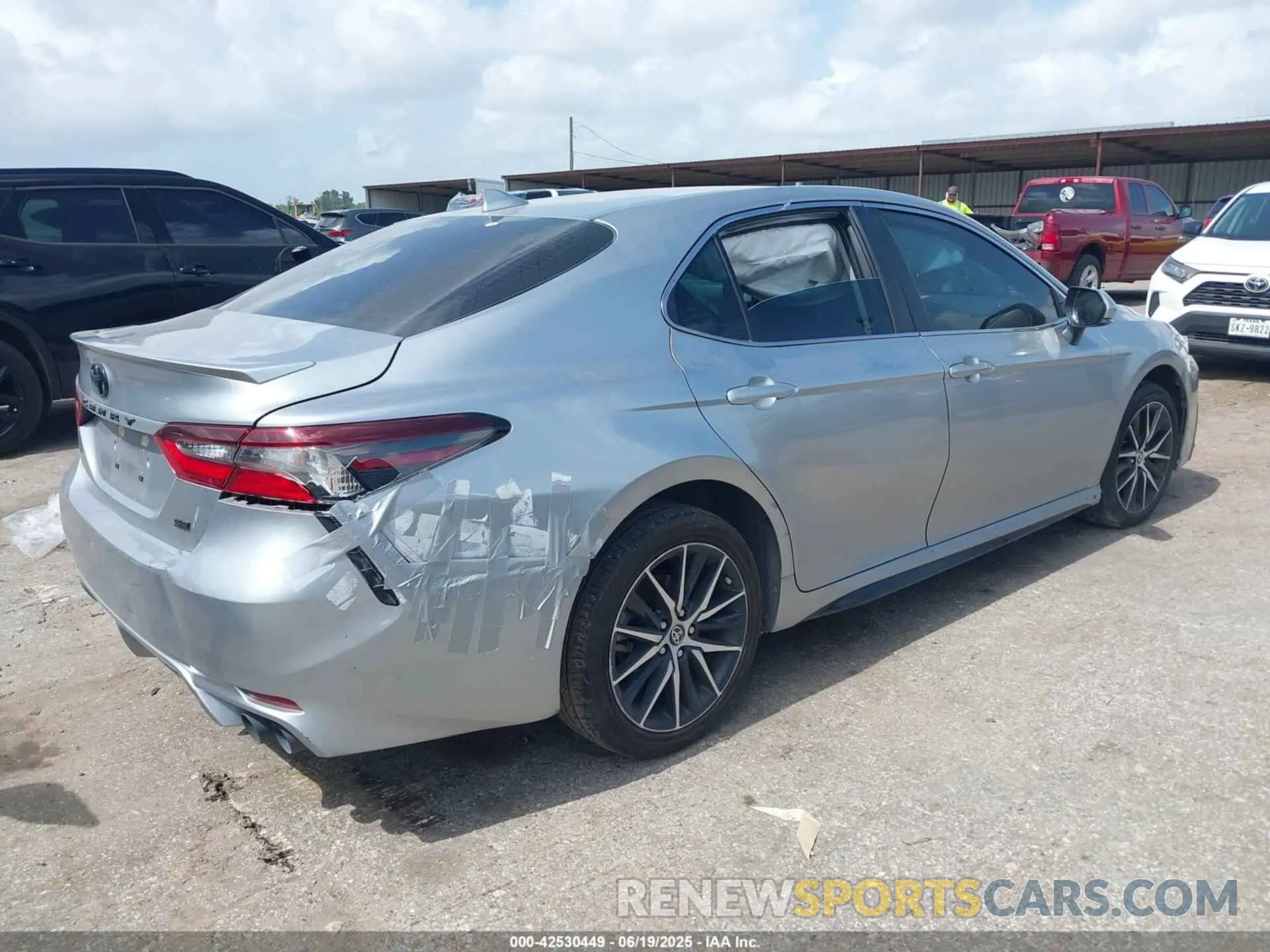4 Фотография поврежденного автомобиля 4T1T11AK3NU643468 TOYOTA CAMRY 2022