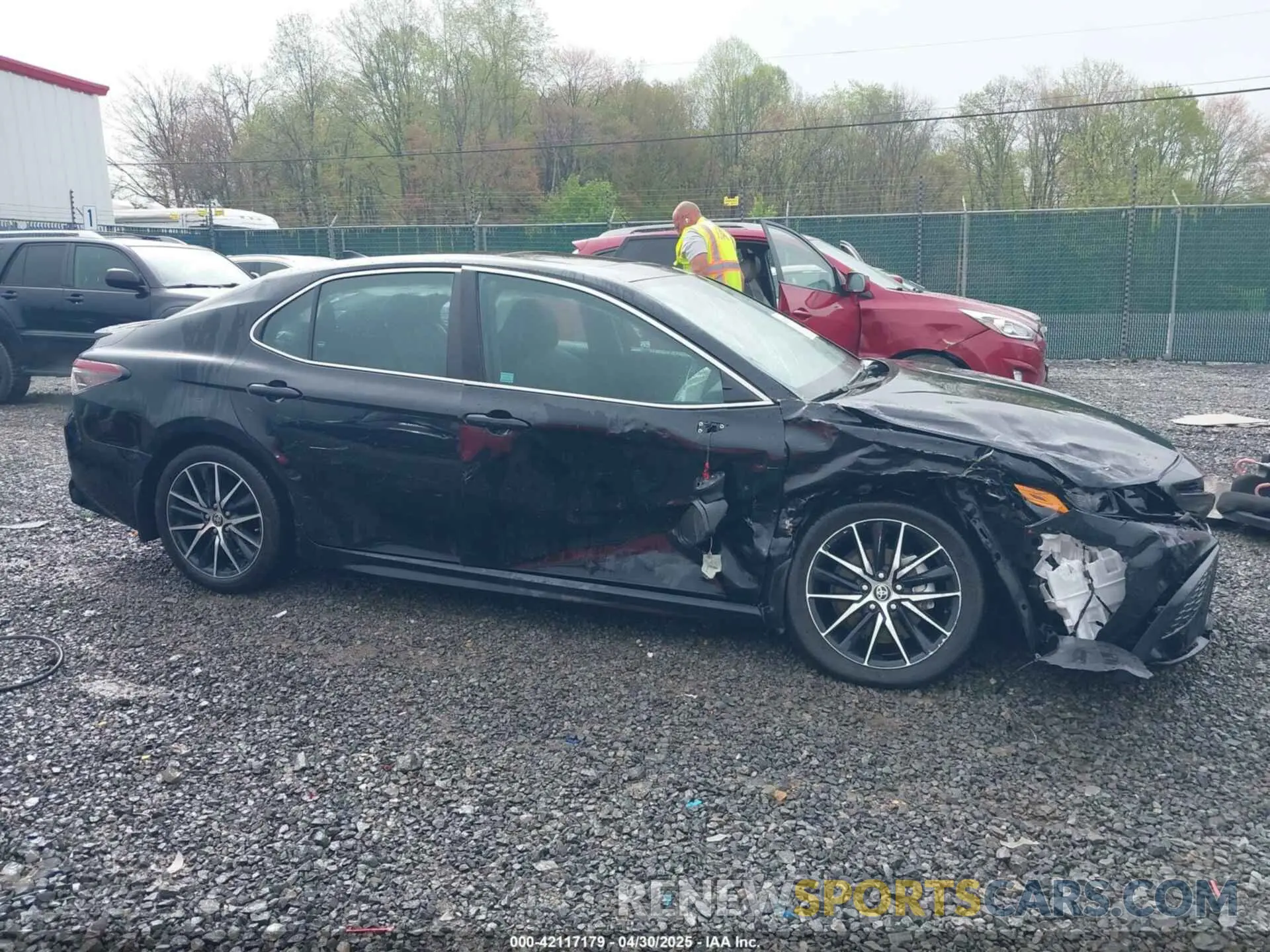 14 Photograph of a damaged car 4T1T11AK5NU717800 TOYOTA CAMRY 2022