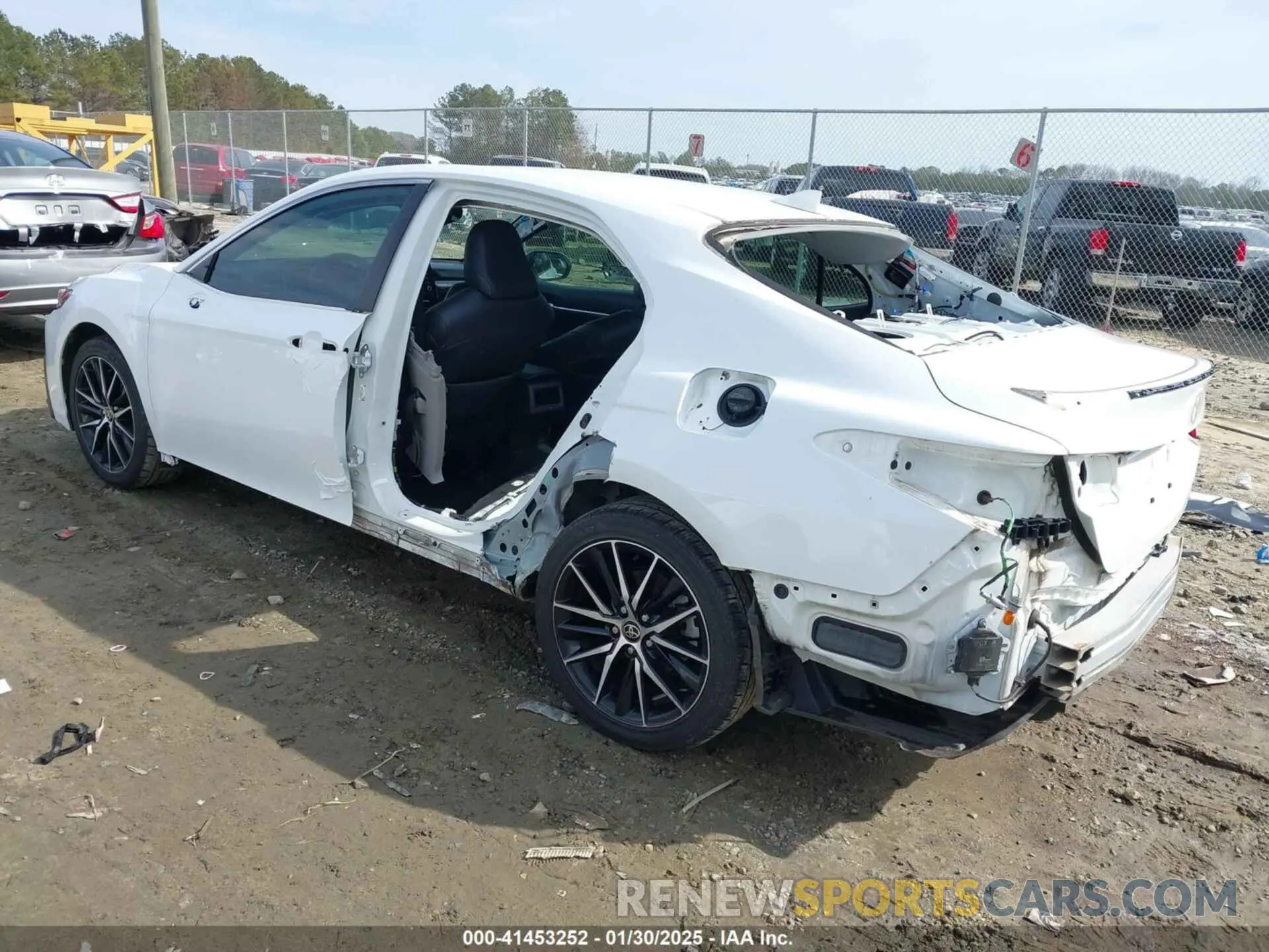 3 Фотография поврежденного автомобиля 4T1T11AK6NU013136 TOYOTA CAMRY 2022