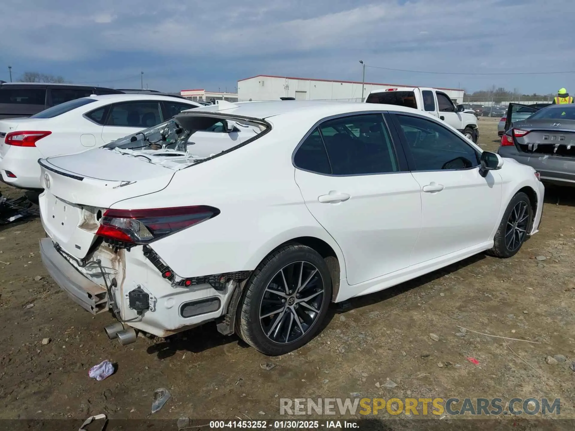 4 Фотография поврежденного автомобиля 4T1T11AK6NU013136 TOYOTA CAMRY 2022