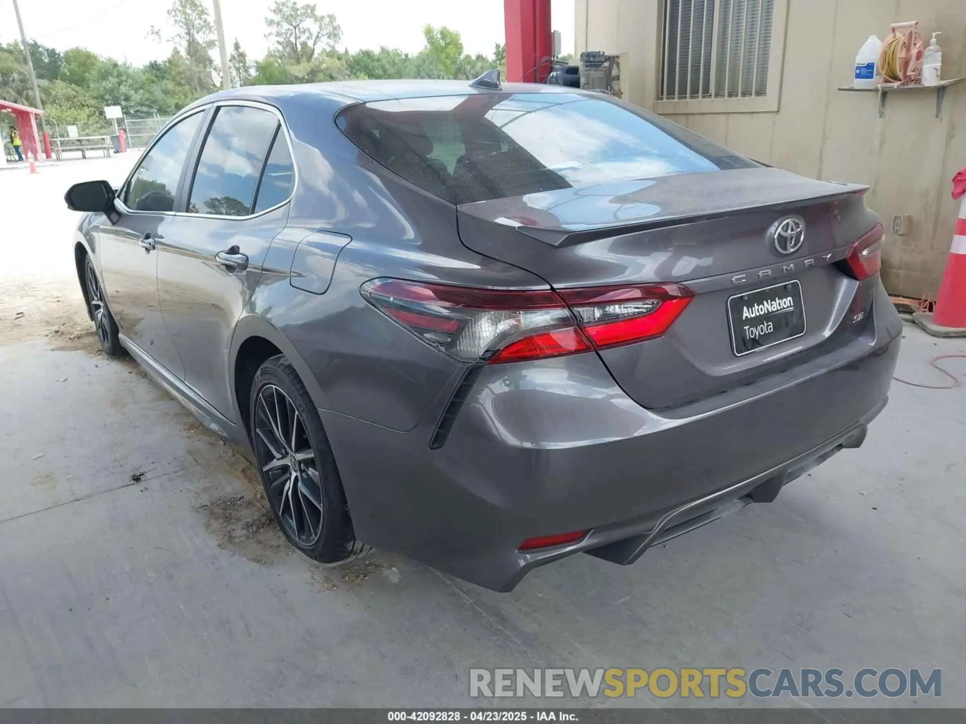 3 Фотография поврежденного автомобиля 4T1T11AK6NU639527 TOYOTA CAMRY 2022