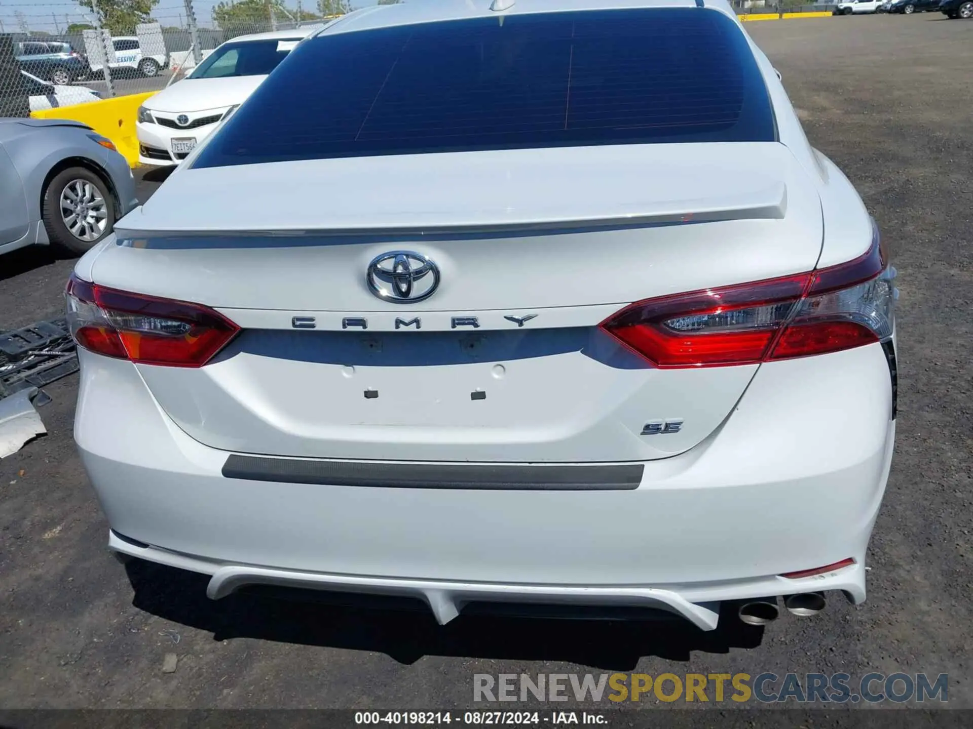 16 Photograph of a damaged car 4T1T11AK7NU006048 TOYOTA CAMRY 2022