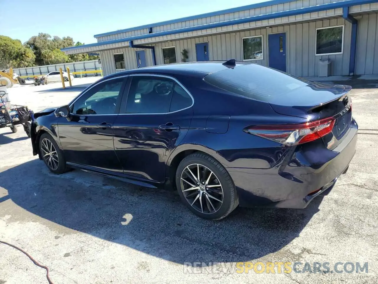 2 Фотография поврежденного автомобиля 4T1T11AK8NU628481 TOYOTA CAMRY 2022