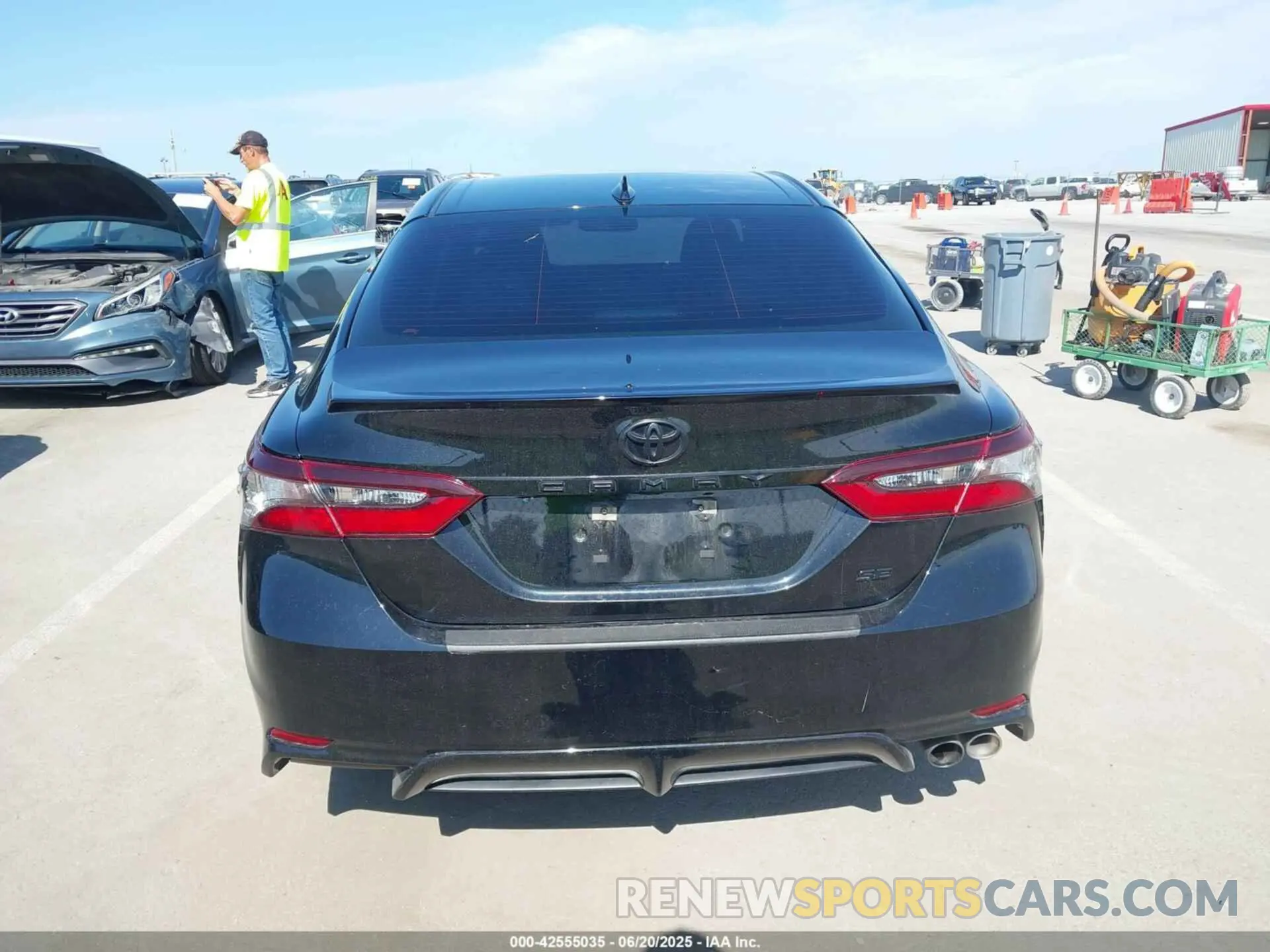 16 Photograph of a damaged car 4T1T11AK8NU685148 TOYOTA CAMRY 2022