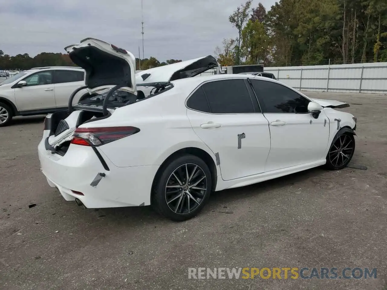 3 Photograph of a damaged car 4T1T11AK9NU012689 TOYOTA CAMRY 2022