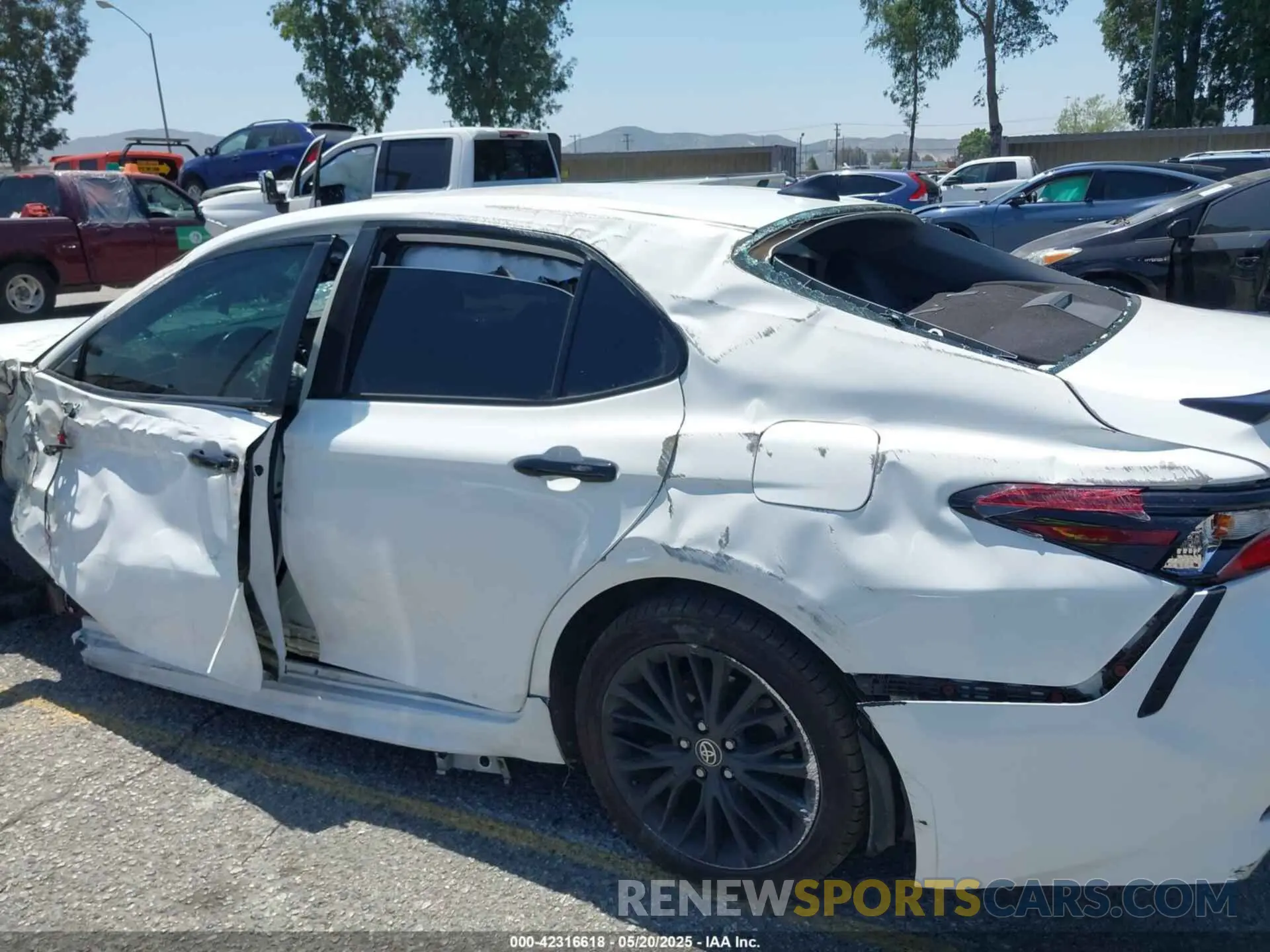 17 Photograph of a damaged car 4T1T11AK9NU047717 TOYOTA CAMRY 2022