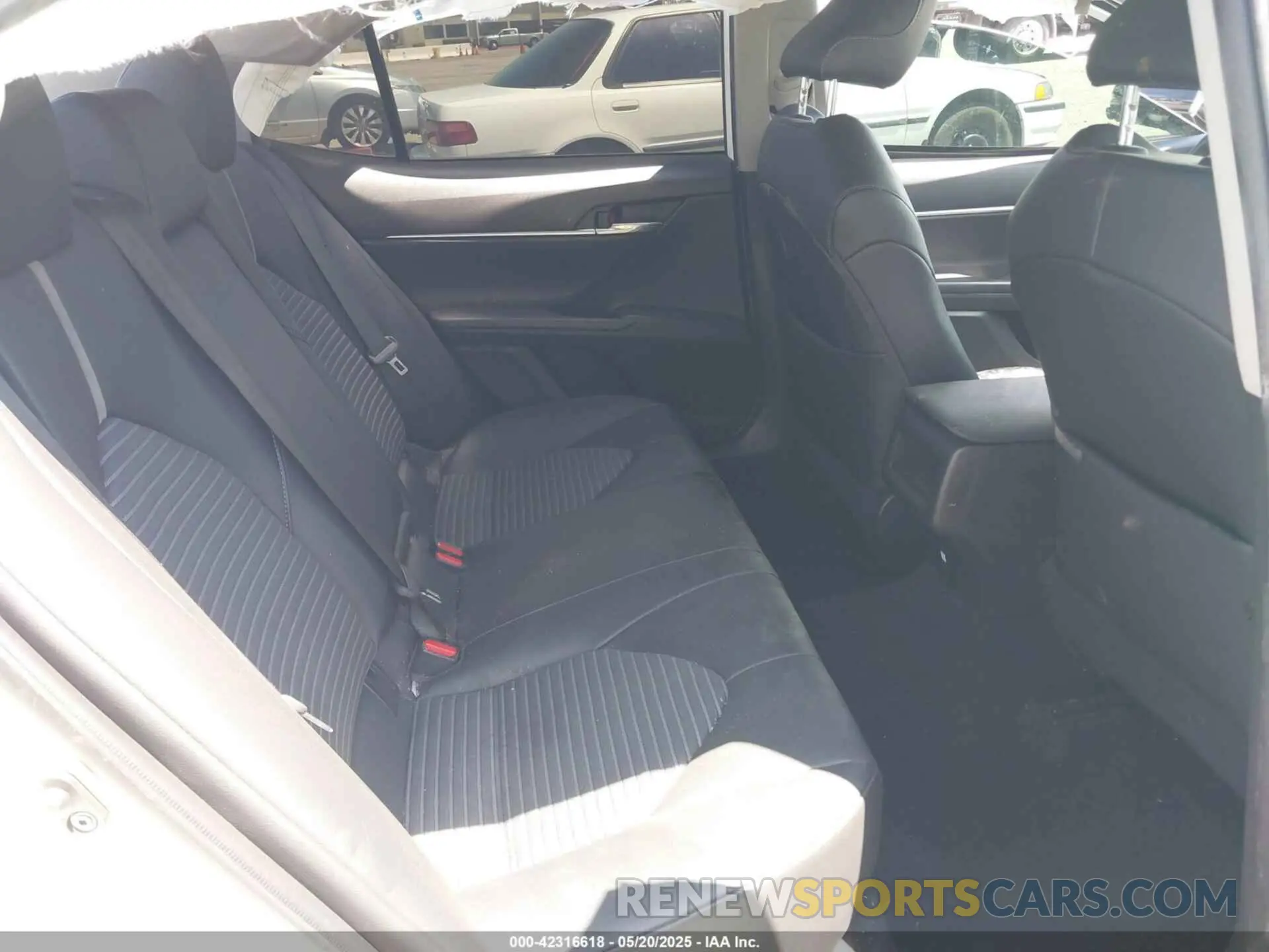 8 Photograph of a damaged car 4T1T11AK9NU047717 TOYOTA CAMRY 2022