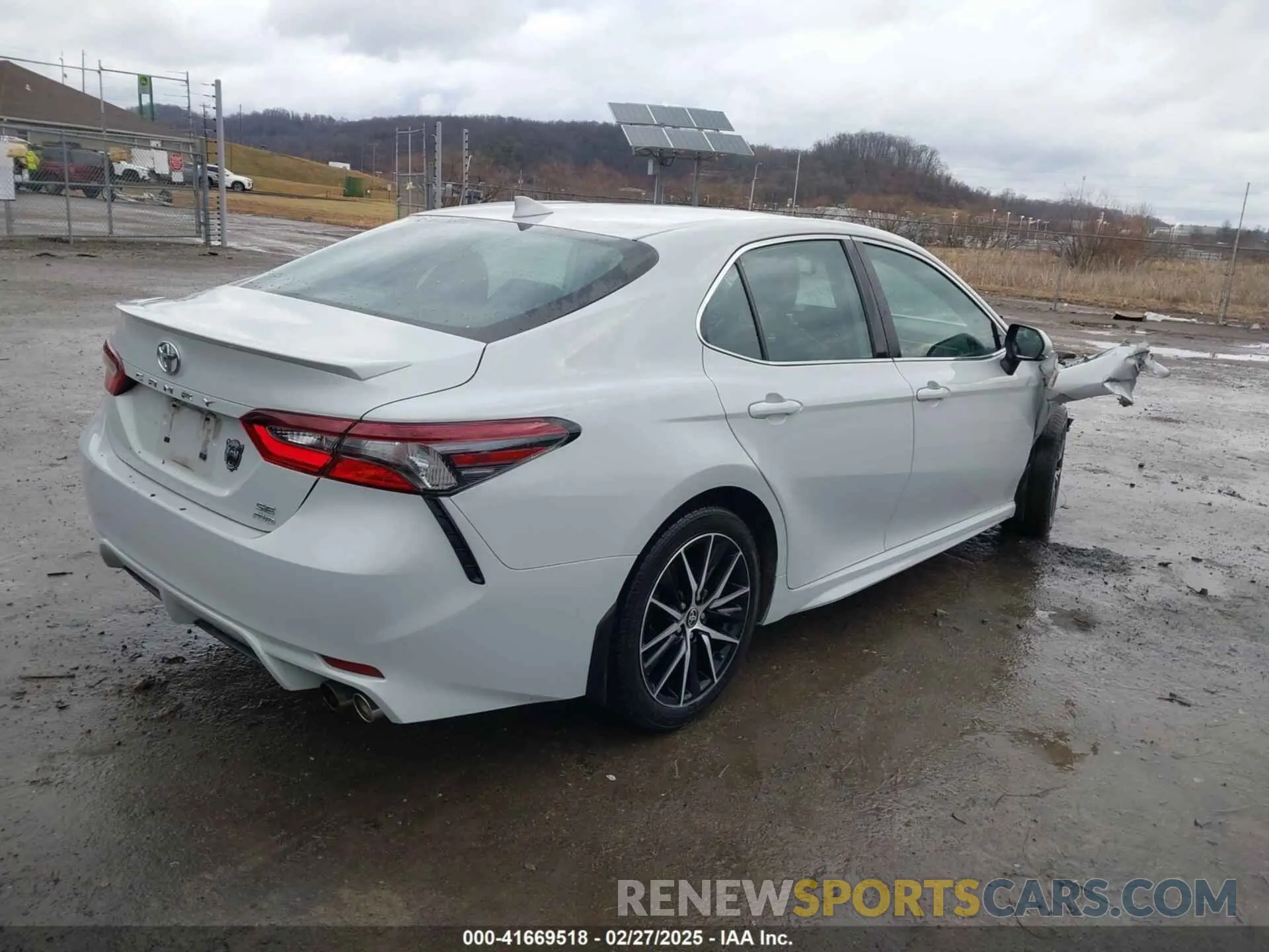 4 Photograph of a damaged car 4T1T11BK1NU052635 TOYOTA CAMRY 2022