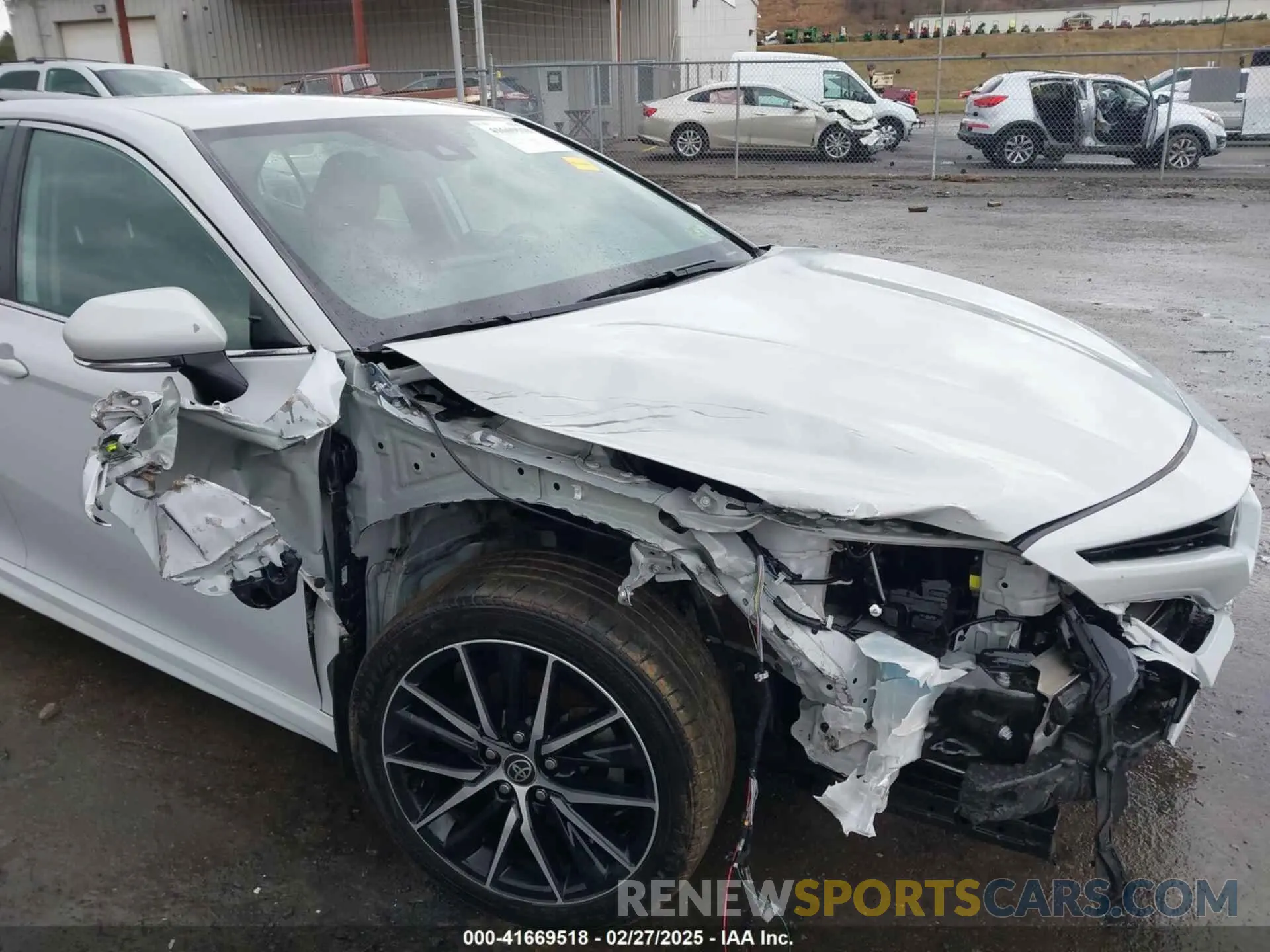 6 Photograph of a damaged car 4T1T11BK1NU052635 TOYOTA CAMRY 2022