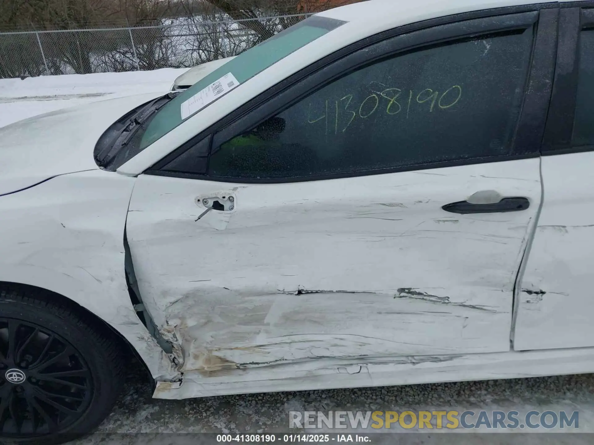 18 Photograph of a damaged car 4T1T11BK8NU048386 TOYOTA CAMRY 2022