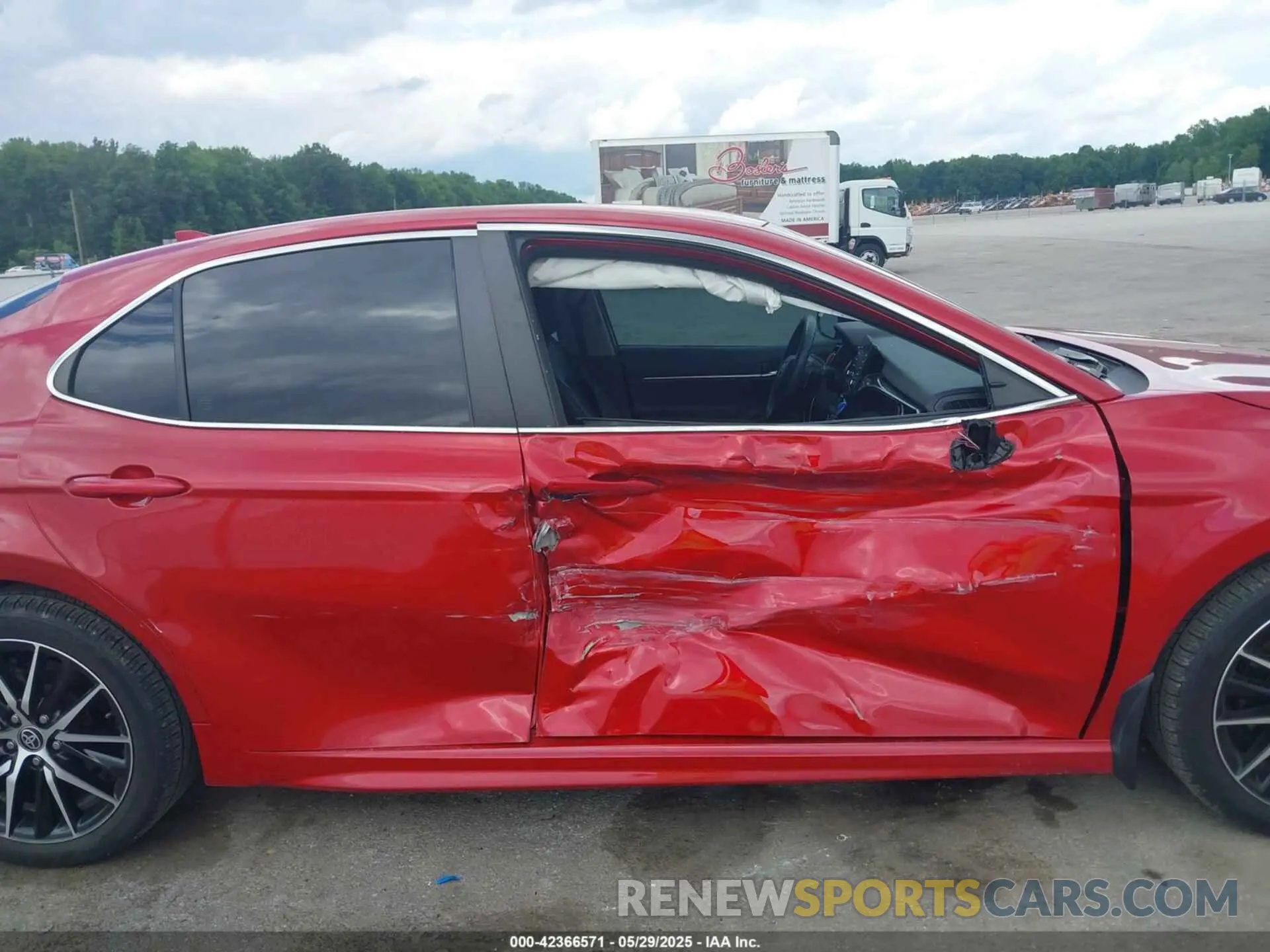 14 Photograph of a damaged car 4T1T11BK9NU059980 TOYOTA CAMRY 2022