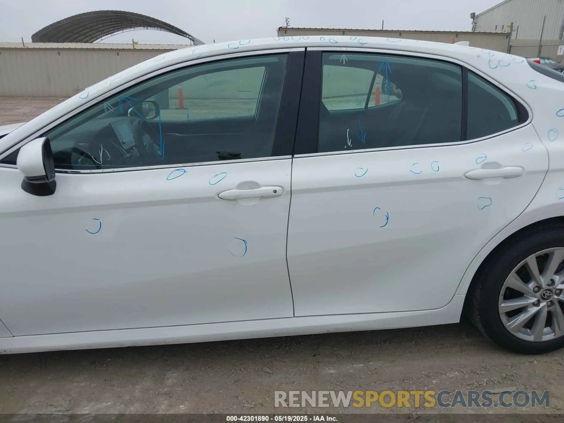 14 Photograph of a damaged car 4T1C11AK1PU770254 TOYOTA CAMRY 2023