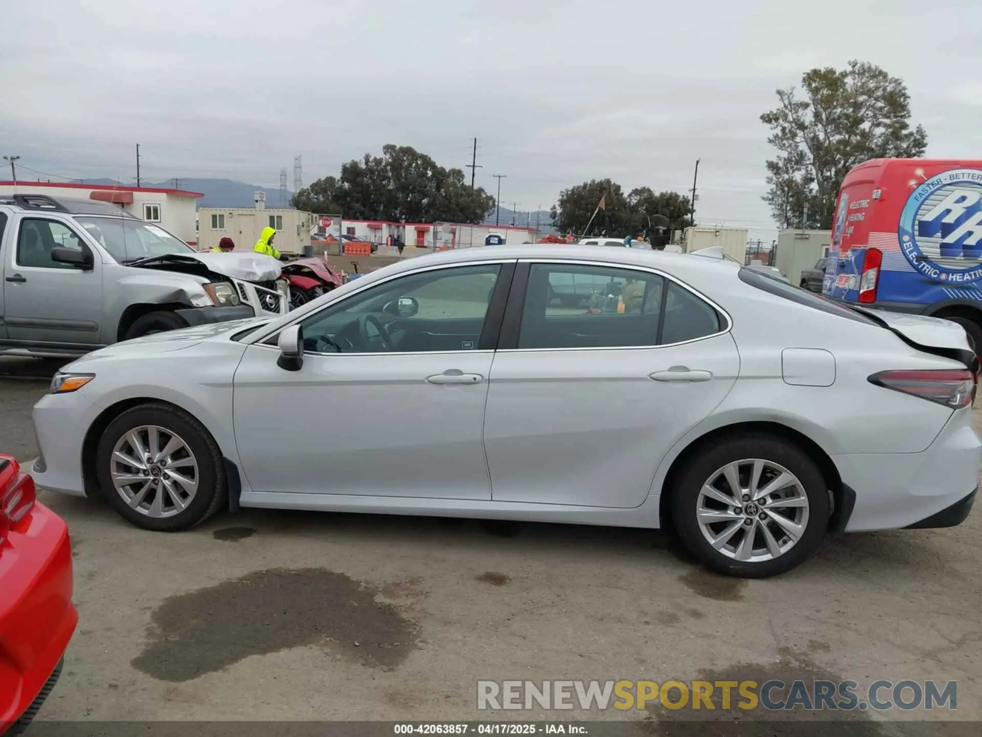 14 Photograph of a damaged car 4T1C11AK2PU120641 TOYOTA CAMRY 2023