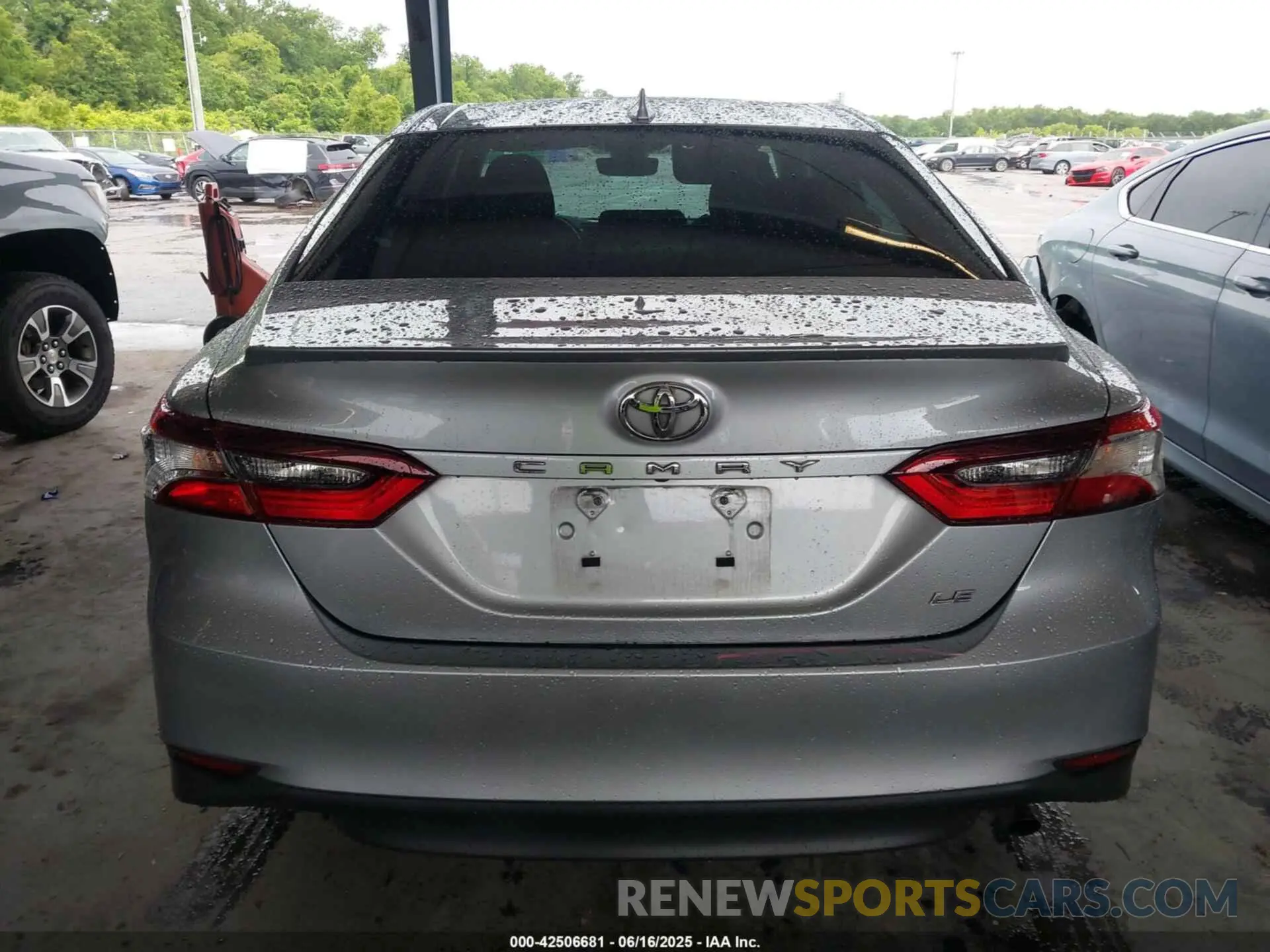 17 Photograph of a damaged car 4T1C11AK2PU814214 TOYOTA CAMRY 2023