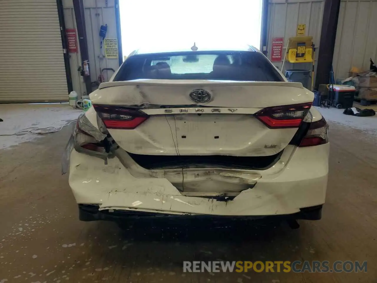 6 Фотография поврежденного автомобиля 4T1C11AK8PU736280 TOYOTA CAMRY 2023