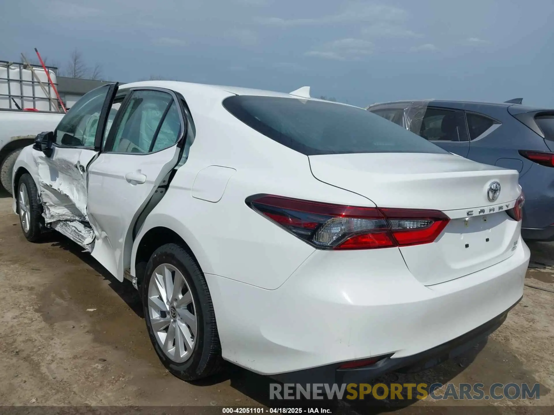 3 Фотография поврежденного автомобиля 4T1C11BK0PU084544 TOYOTA CAMRY 2023