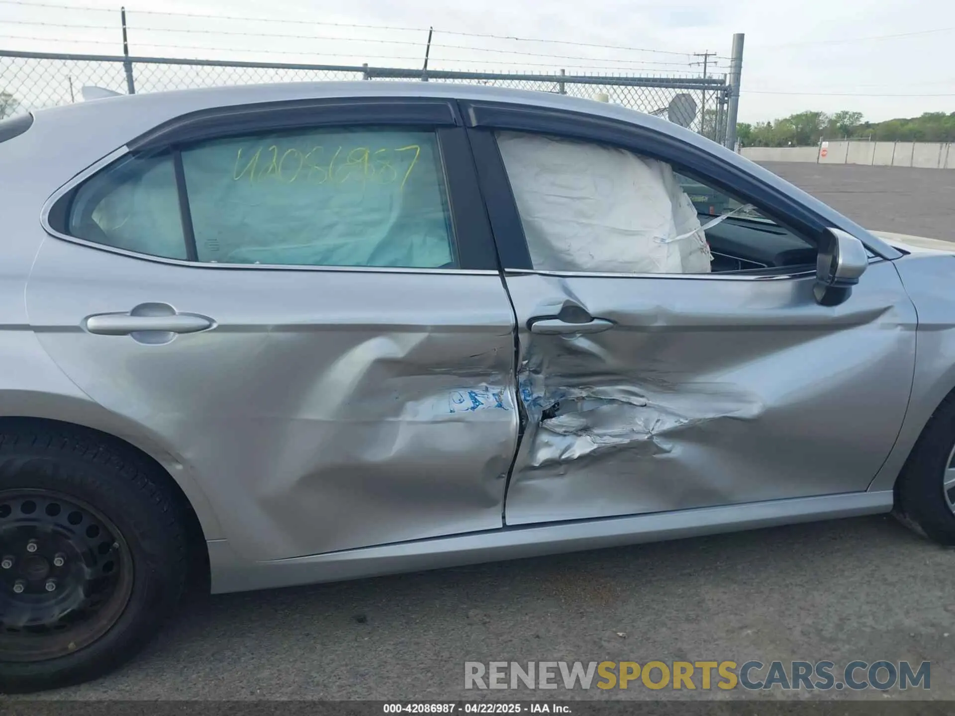 6 Photograph of a damaged car 4T1C31AK7PU600815 TOYOTA CAMRY 2023