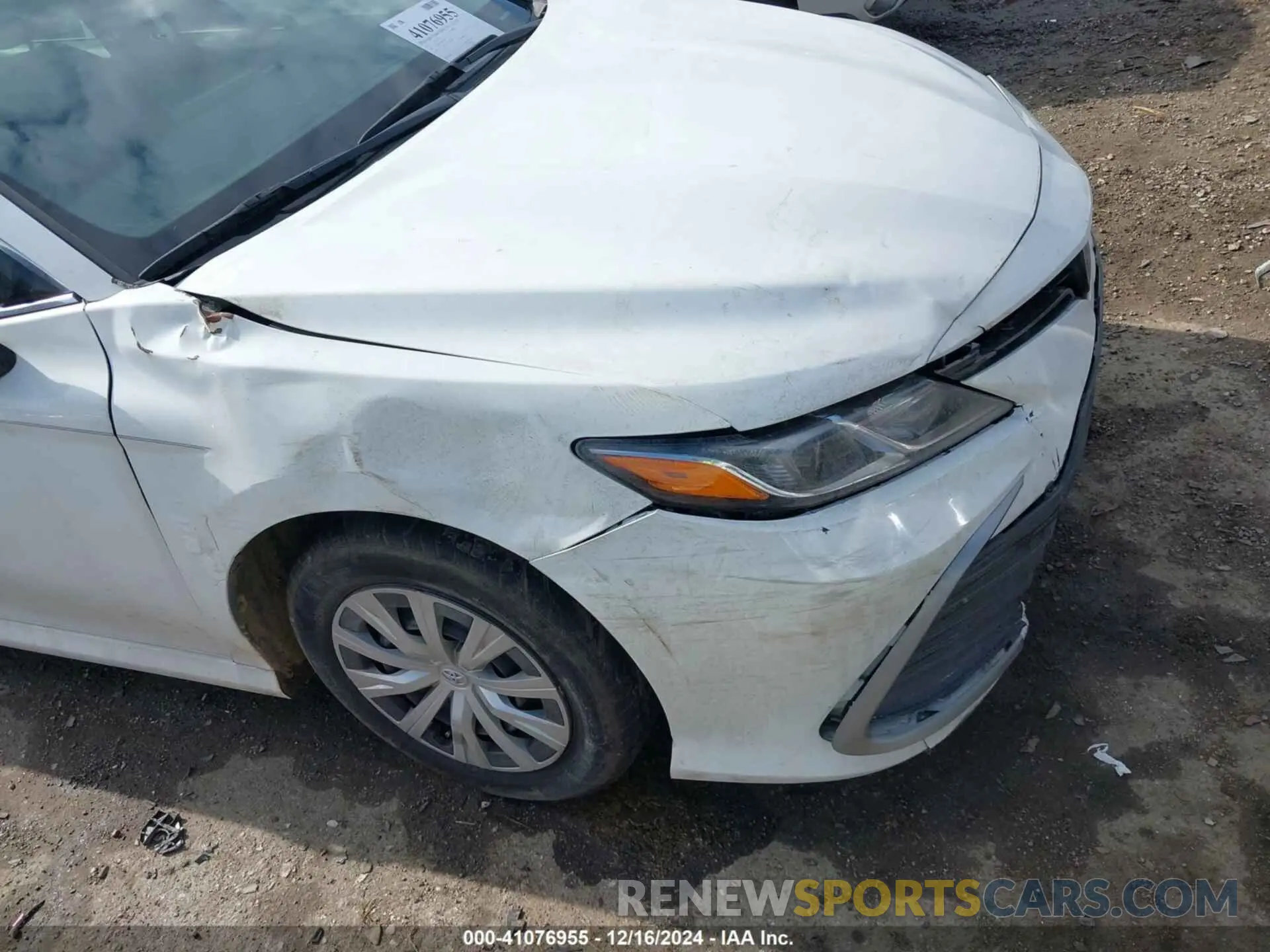 17 Photograph of a damaged car 4T1C31AK7PU611068 TOYOTA CAMRY 2023