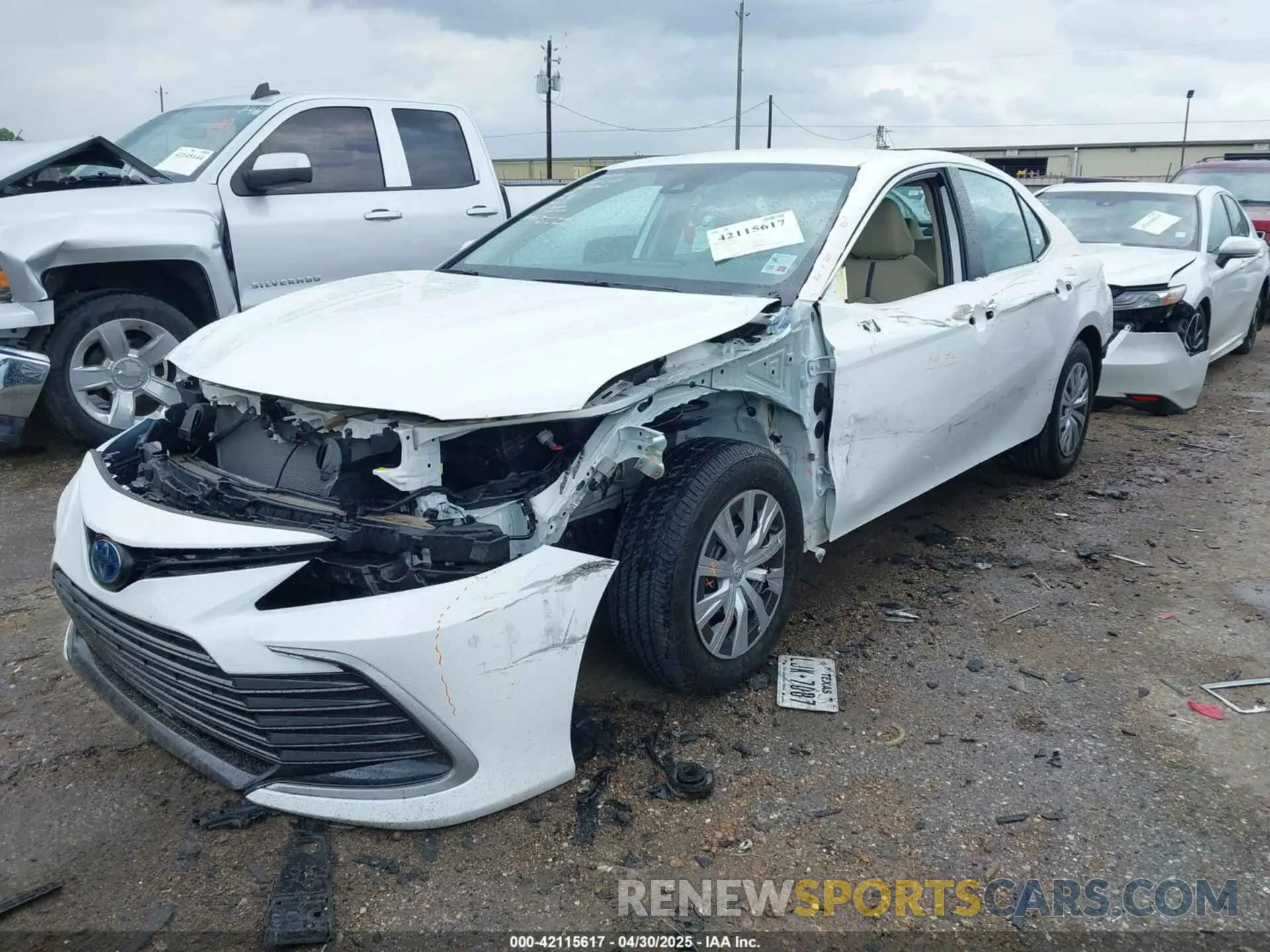 2 Photograph of a damaged car 4T1C31AK8PU611354 TOYOTA CAMRY 2023