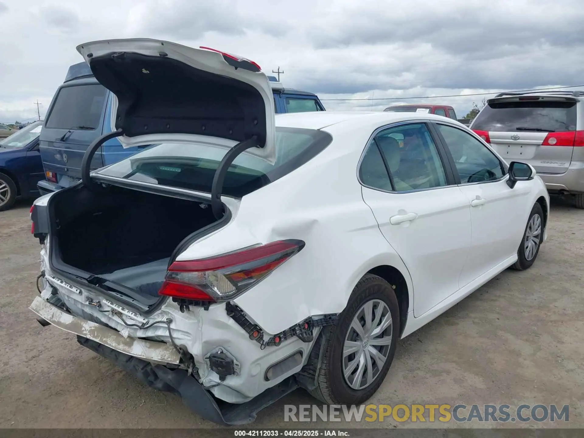 4 Фотография поврежденного автомобиля 4T1C31AKXPU610089 TOYOTA CAMRY 2023