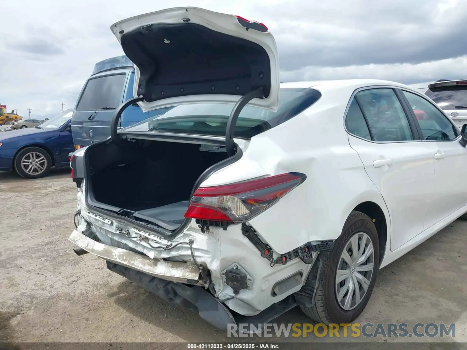 6 Фотография поврежденного автомобиля 4T1C31AKXPU610089 TOYOTA CAMRY 2023