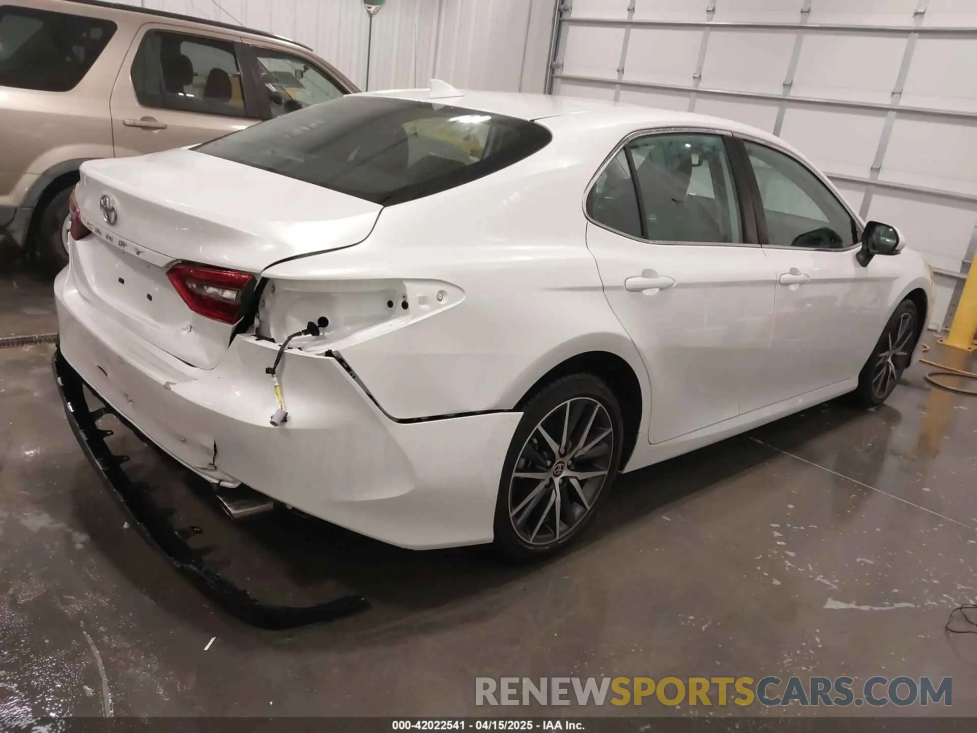 4 Фотография поврежденного автомобиля 4T1F11AK3PU170901 TOYOTA CAMRY 2023