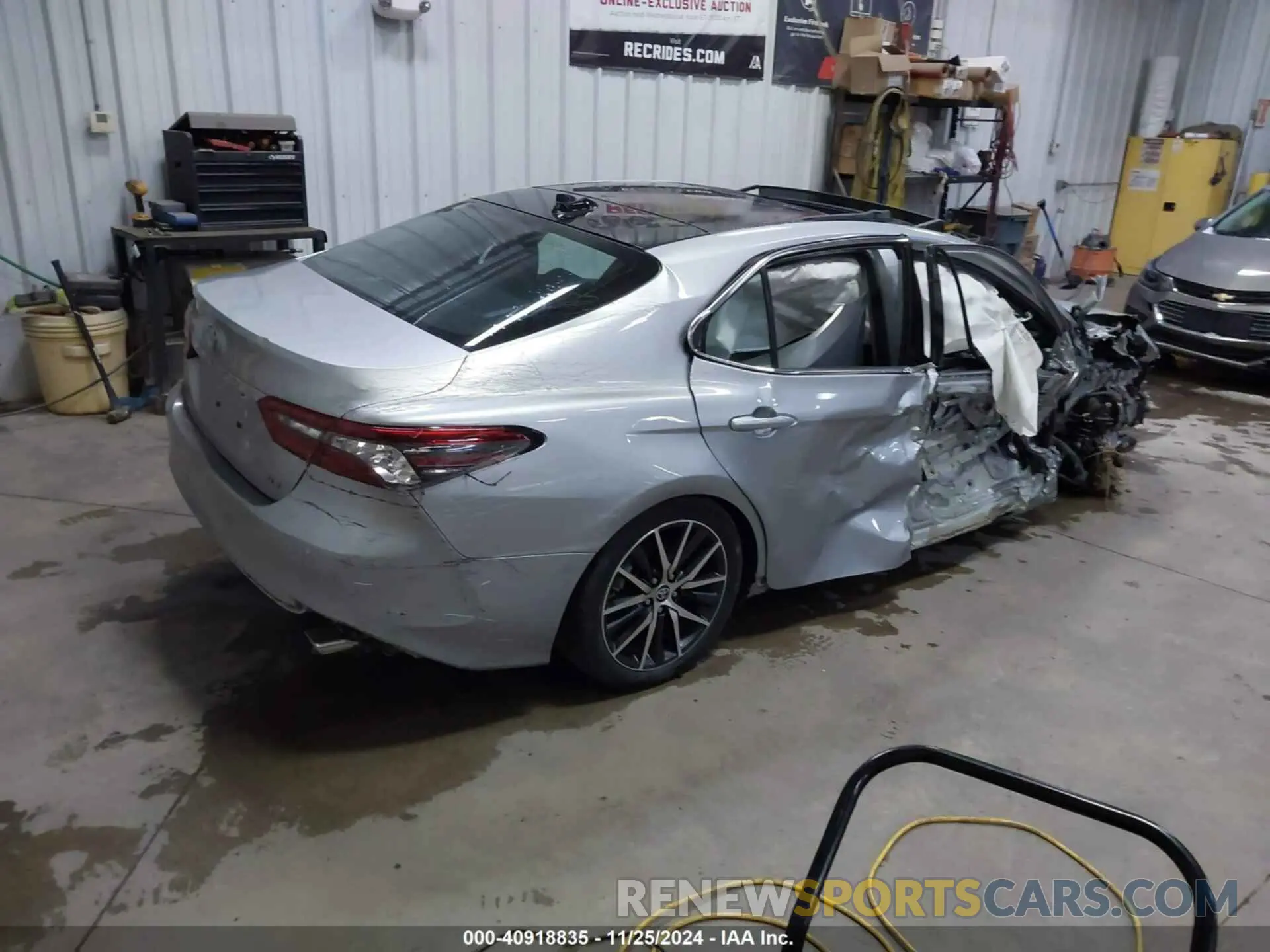 4 Фотография поврежденного автомобиля 4T1F11AK7PU806235 TOYOTA CAMRY 2023