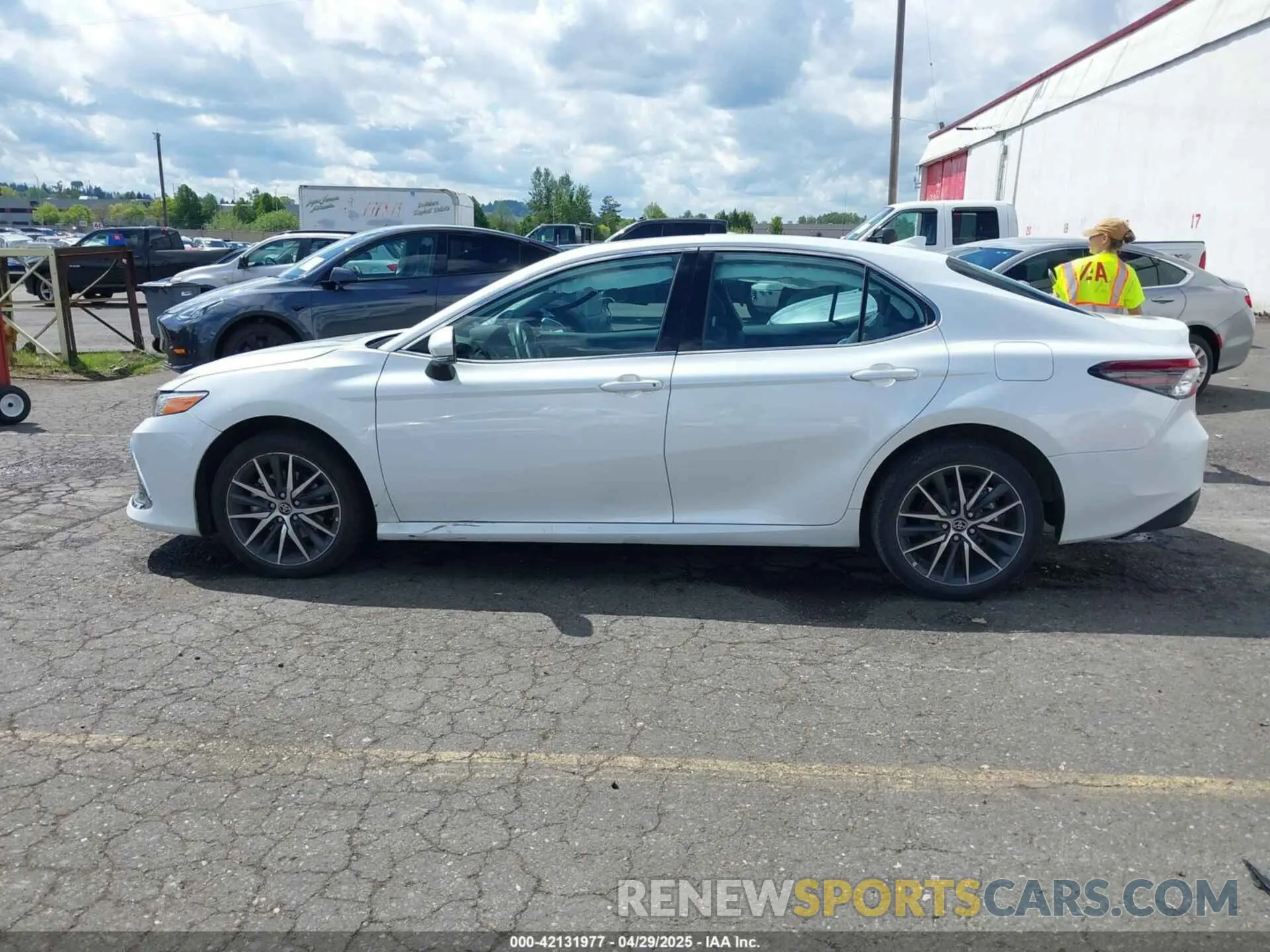 14 Photograph of a damaged car 4T1F31AK6PU615593 TOYOTA CAMRY 2023